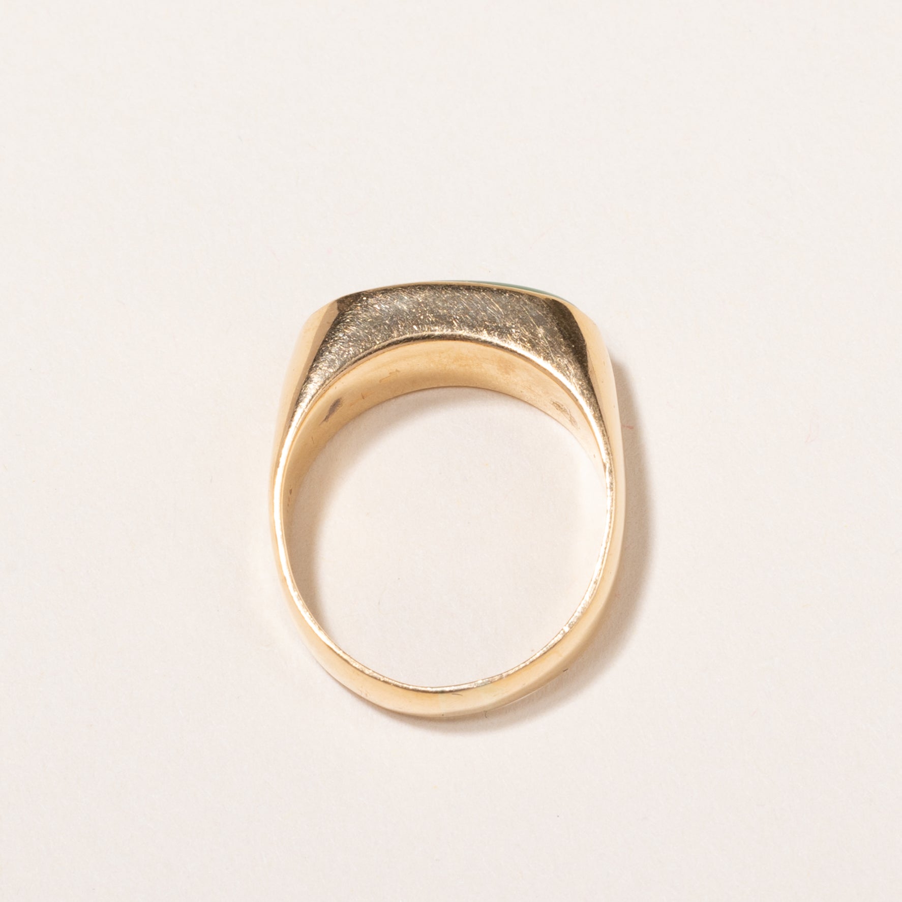 Bague en or jaune 18 carats et jade | 14,00 x 7,00 x 2,50 mm | Taille 6 