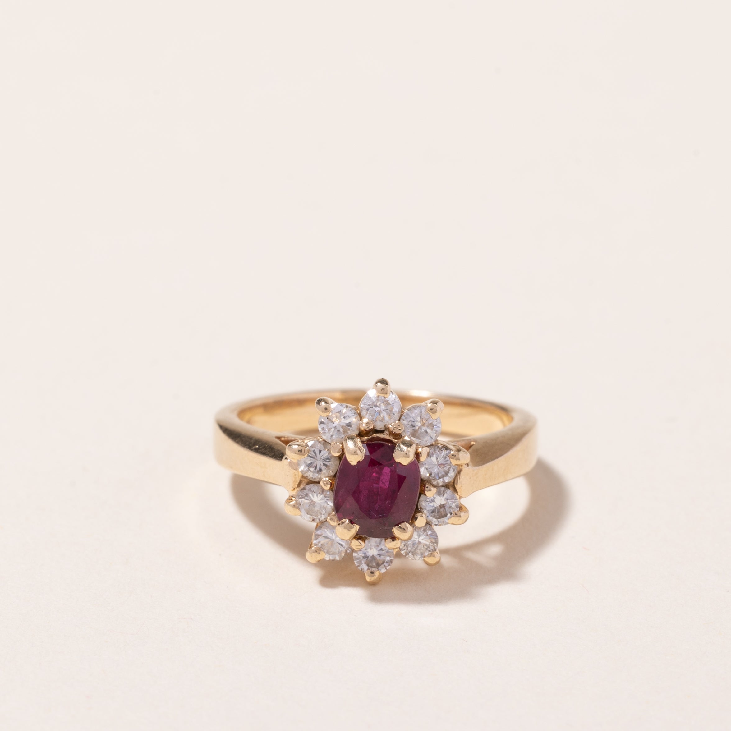 Bague en or jaune 14 carats sertie de rubis et de diamants | 0,59 ct, 0,48 ct au total | Taille 5 