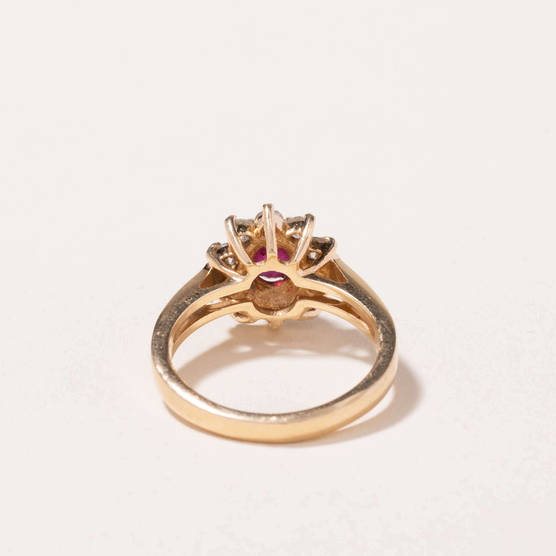 Bague en or jaune 14 carats sertie de rubis et de diamants | 0,59 ct, 0,48 ct au total | Taille 5 