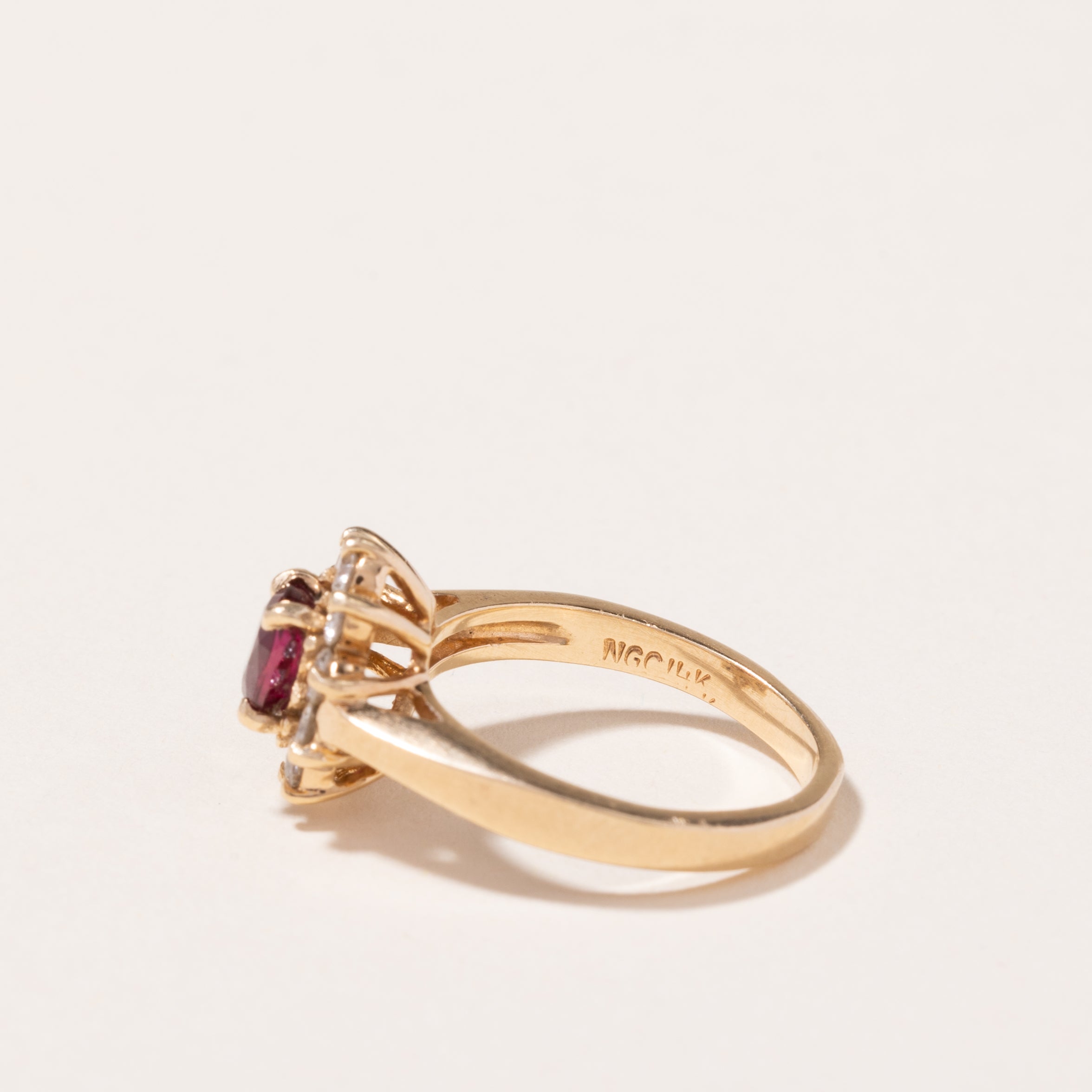 Bague en or jaune 14 carats sertie de rubis et de diamants | 0,59 ct, 0,48 ct au total | Taille 5 