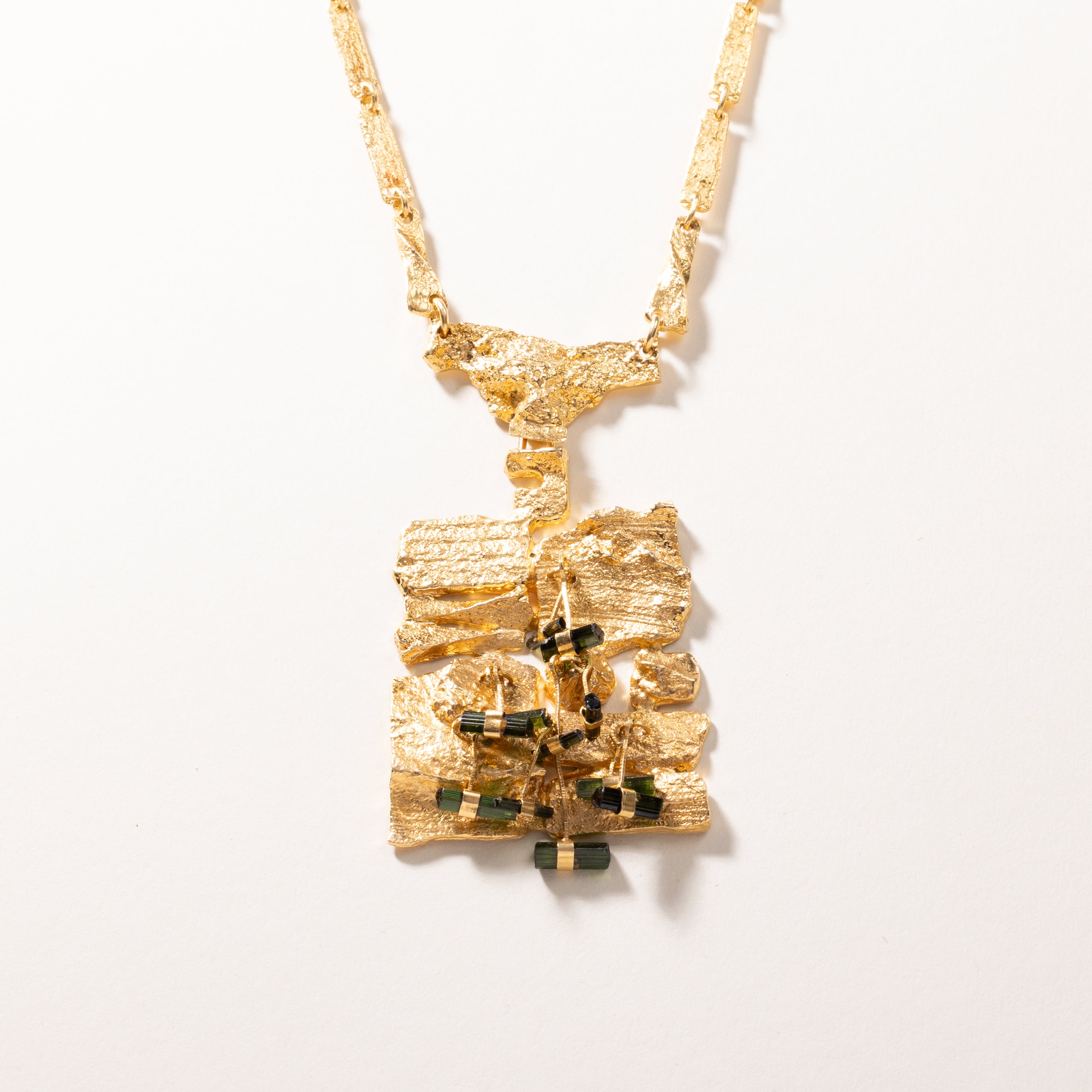 1970 Finnish Hallmarked 18k Yellow Gold Green Tourmaline Necklace | 9x2mm | 23"