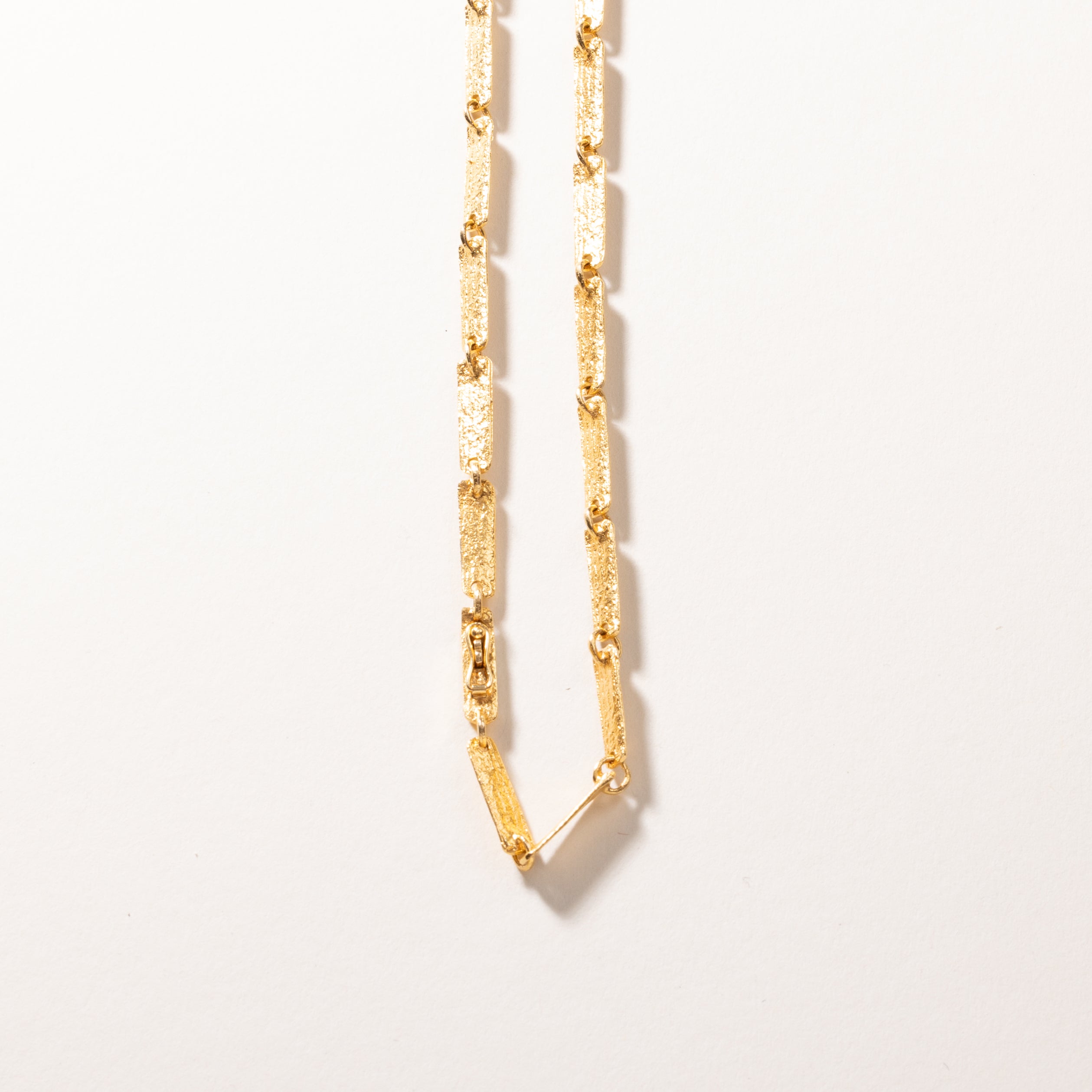 1970 Finnish Hallmarked 18k Yellow Gold Green Tourmaline Necklace | 9x2mm | 23"