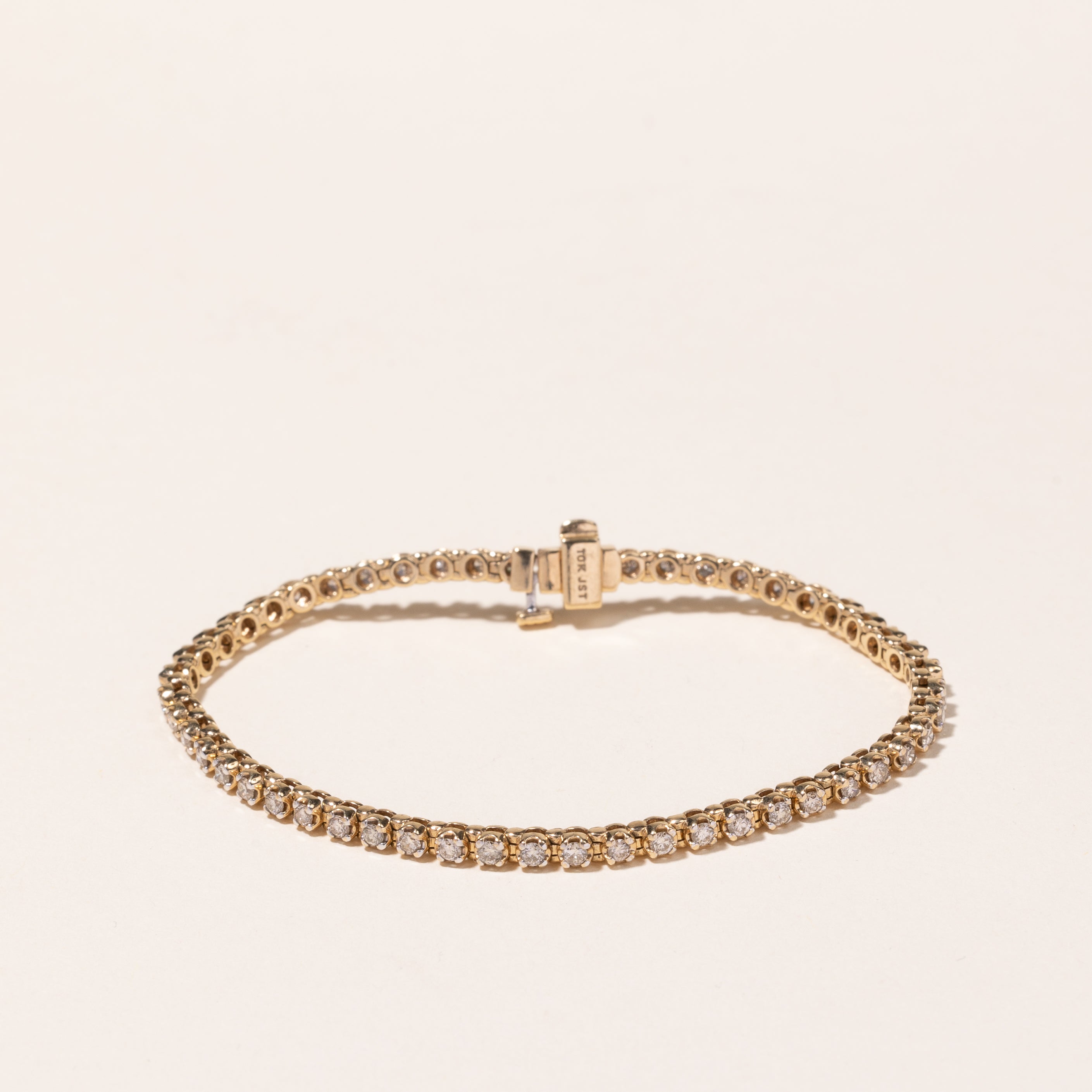 Bracelet tennis en or jaune 10 carats et diamants | 2,08 ct au total | 18,4 cm 