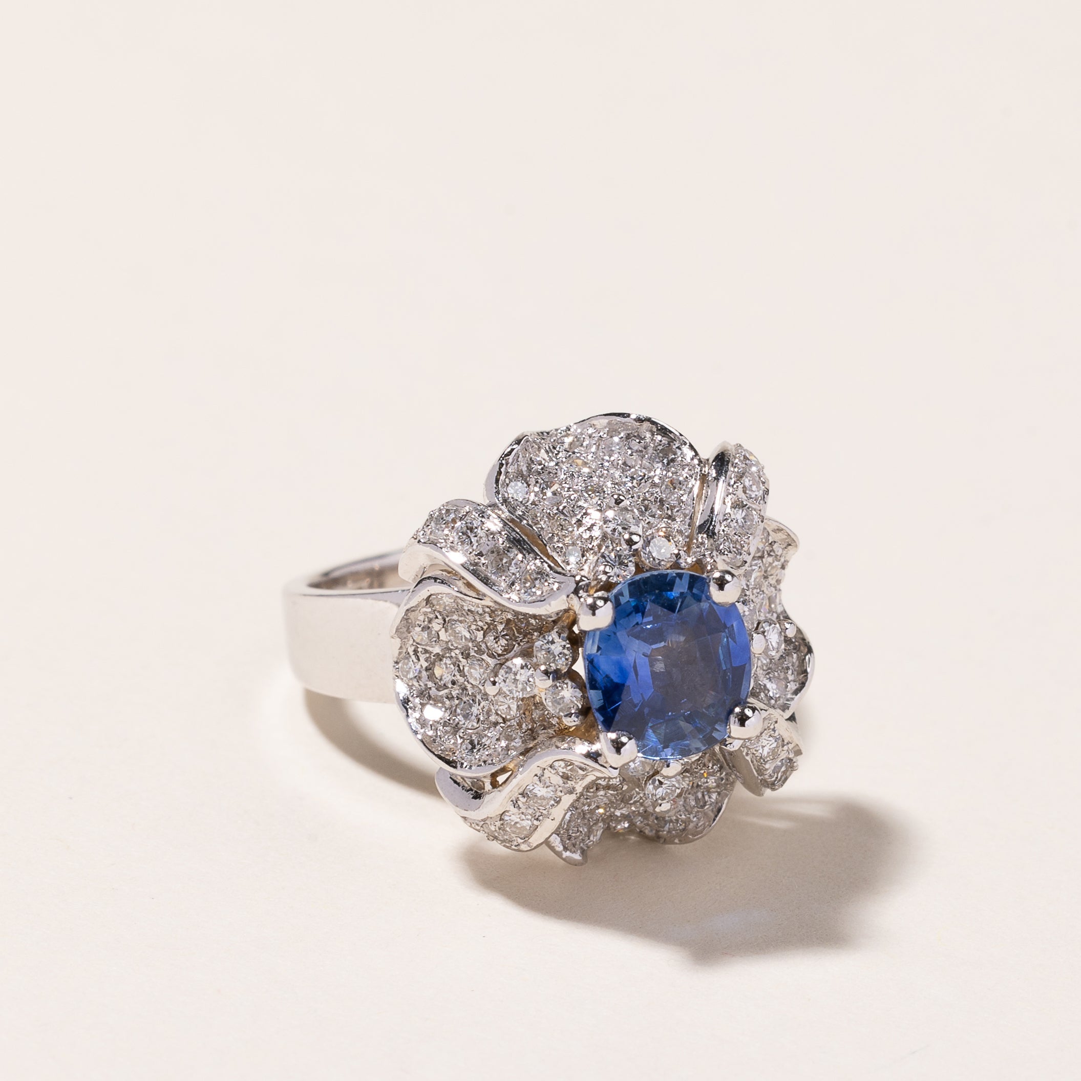 Bague en platine, saphir et diamants | 1,17 ct, 1,00 ct au total | 5,75 