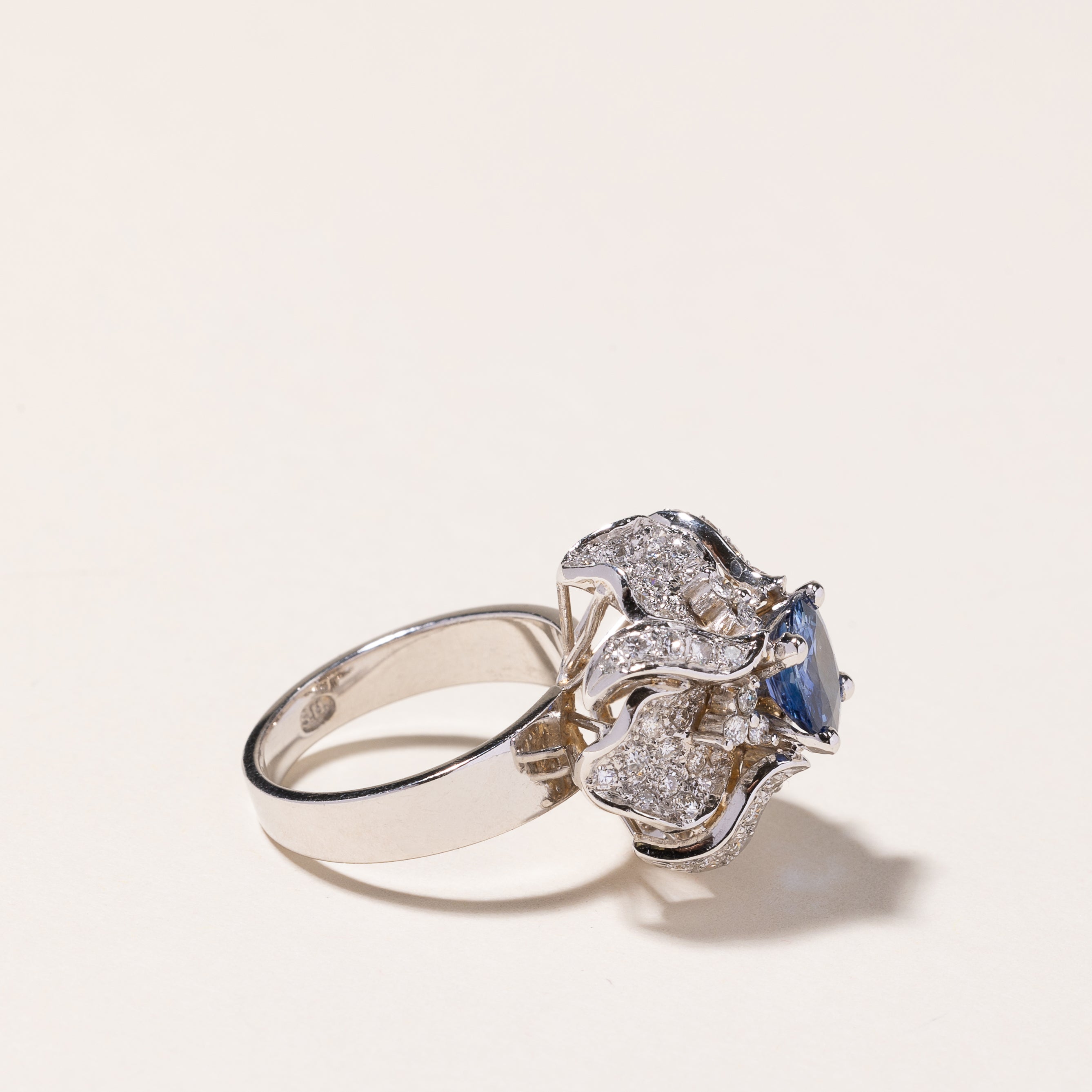 Bague en platine, saphir et diamants | 1,17 ct, 1,00 ct au total | 5,75 