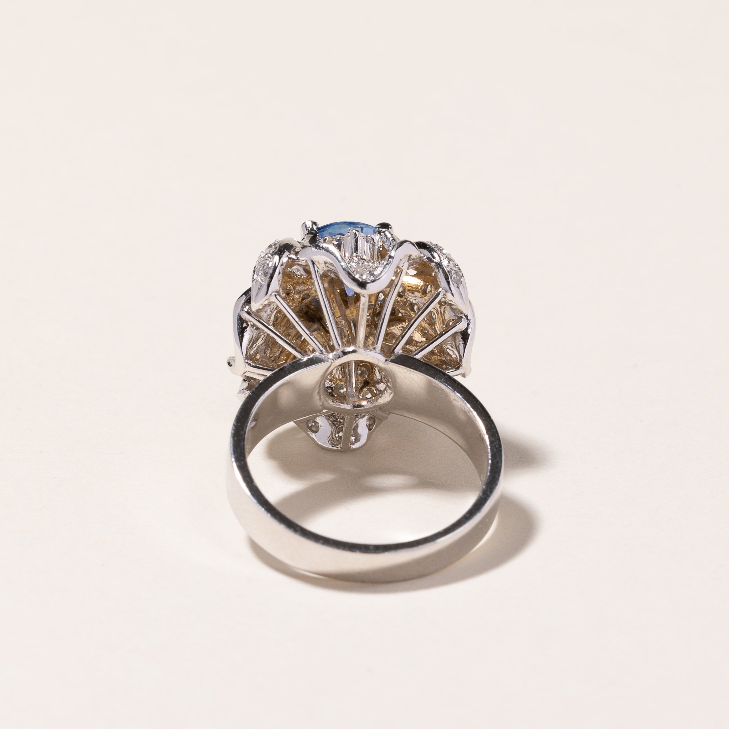 Bague en platine, saphir et diamants | 1,17 ct, 1,00 ct au total | 5,75 