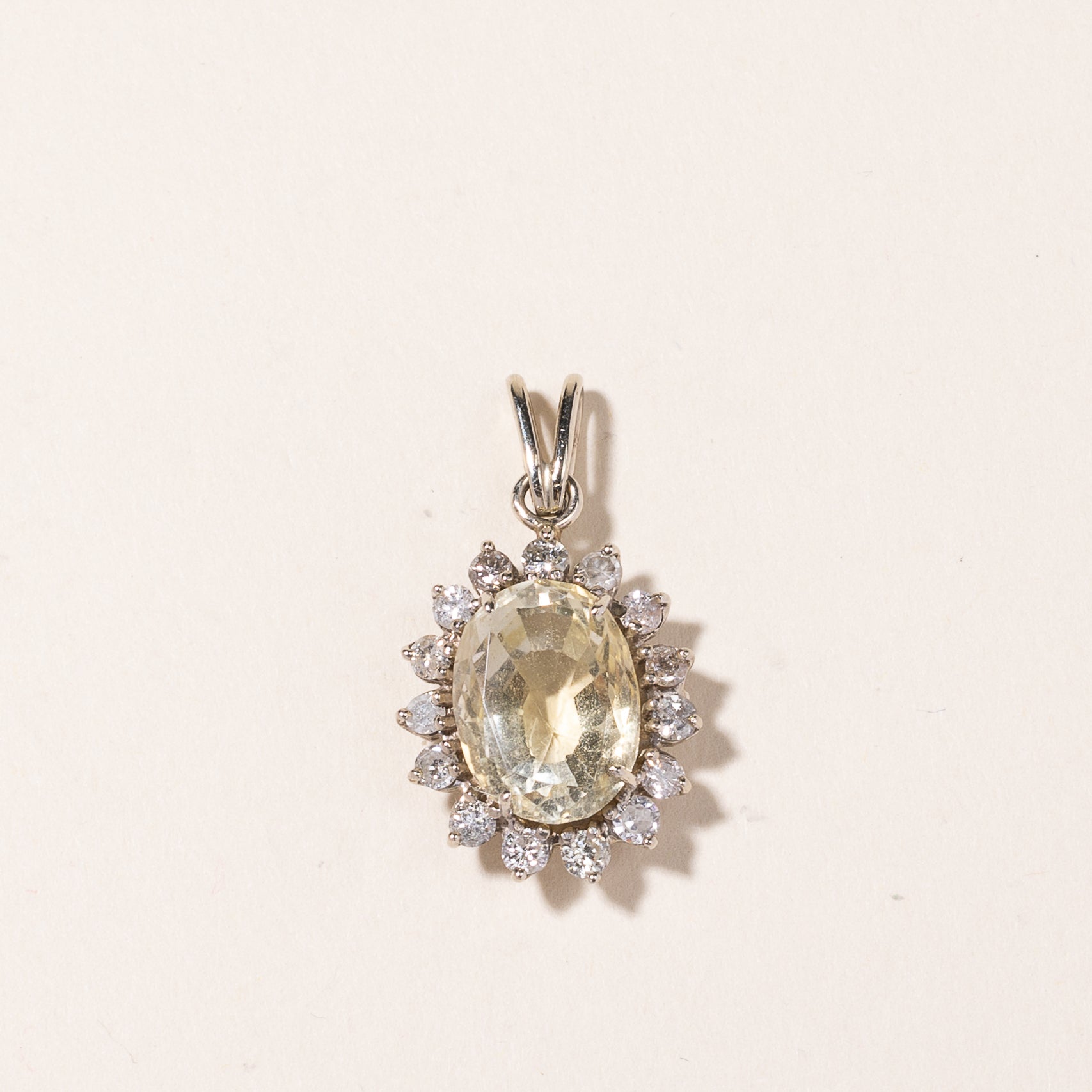 Pendentif en or blanc 14 carats, citrine et diamants | 4,33 ct au total, 0,75 ct au total 