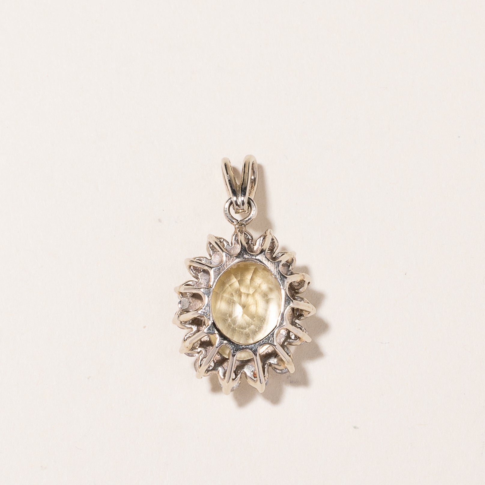 Pendentif en or blanc 14 carats, citrine et diamants | 4,33 ct au total, 0,75 ct au total 