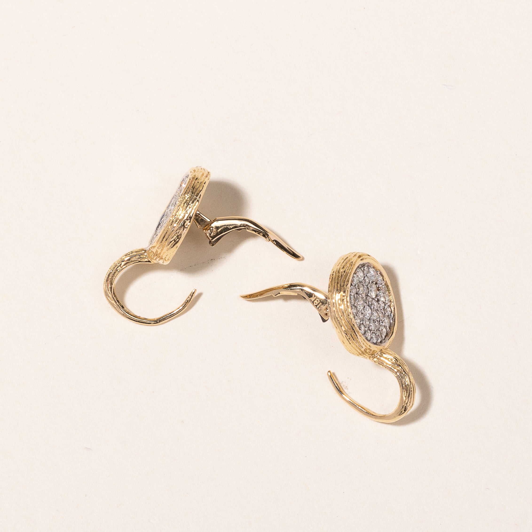 Boucles d'oreilles en or jaune 18 carats et diamants | 0,85 ct au total 