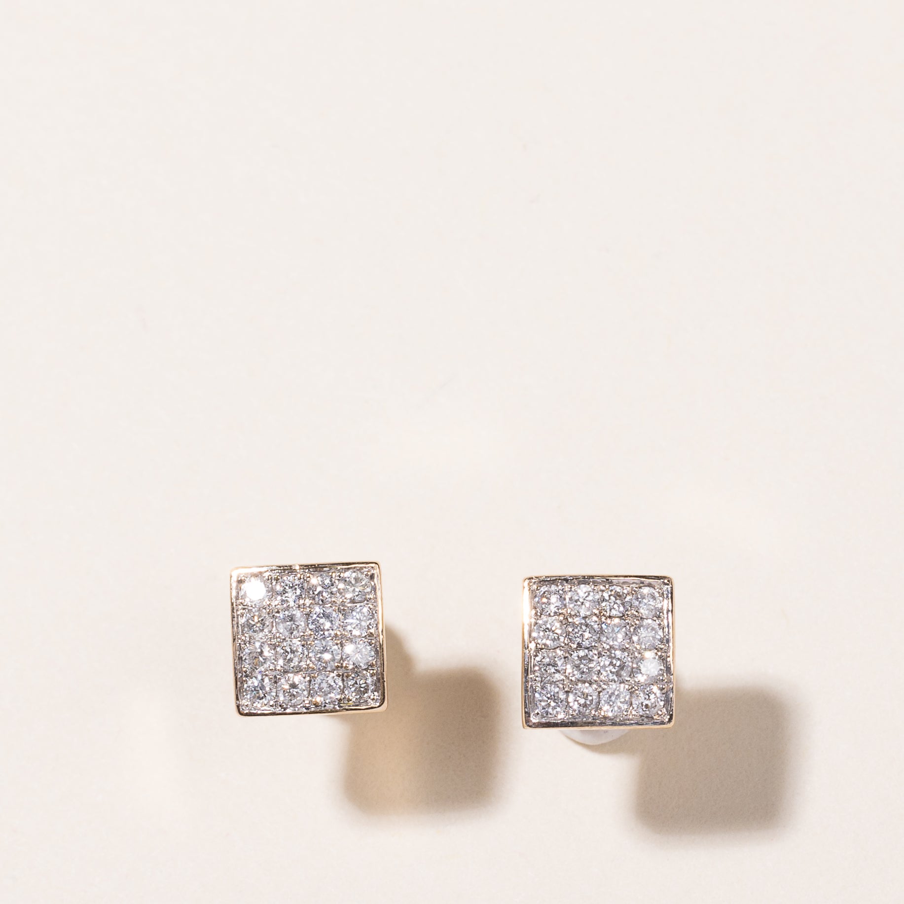 Boucles d'oreilles en or jaune 14 carats et diamants | 0,55 ct au total 