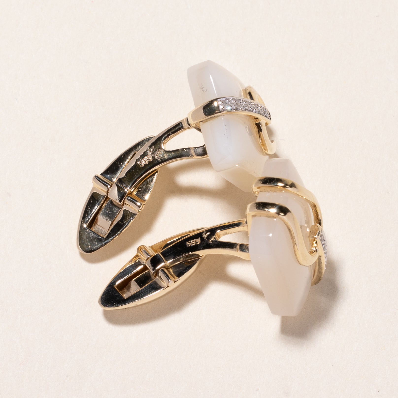 14k Yellow Gold Diamond & Pearl Cufflinks | 0.05ctw, 17.2x13.3mm |