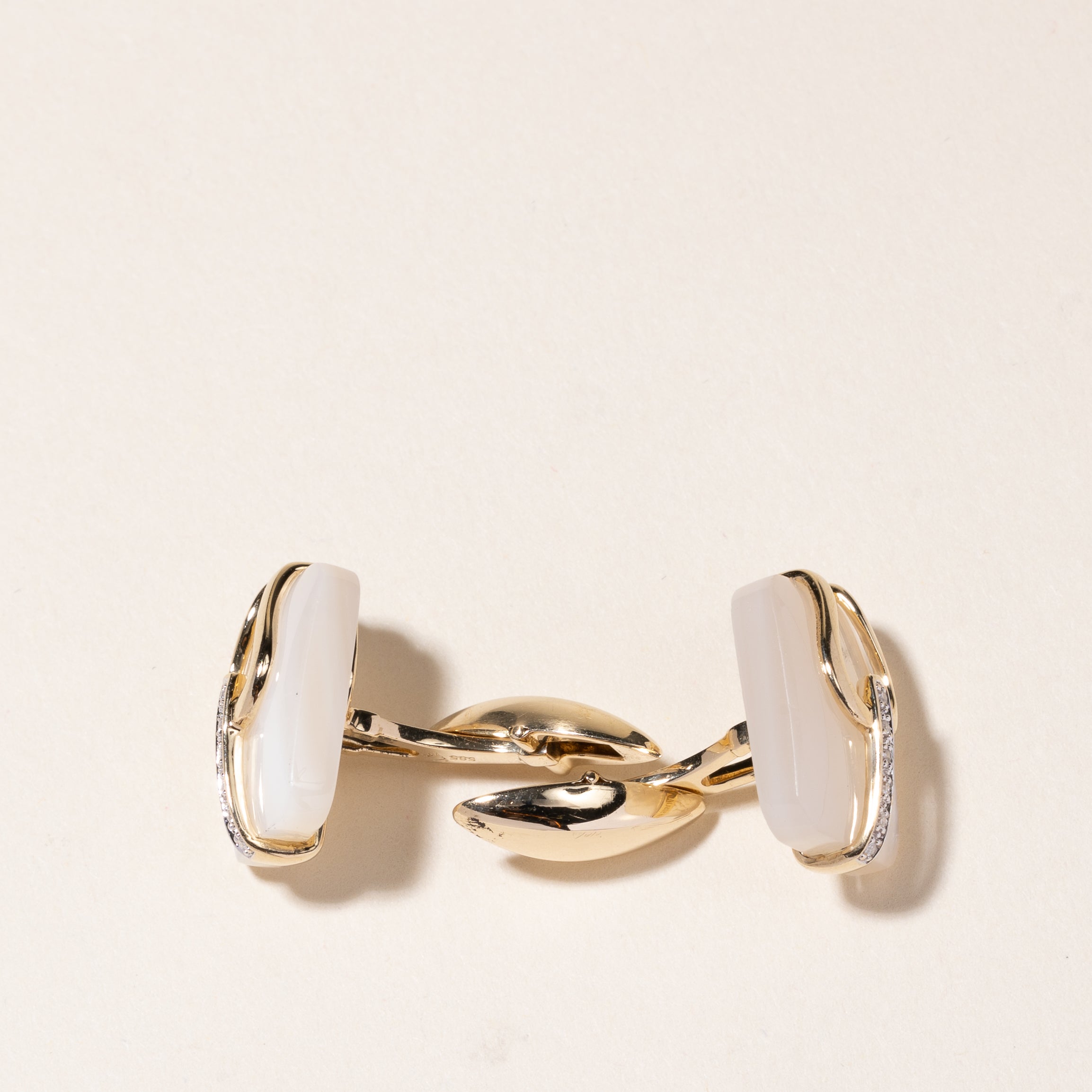 14k Yellow Gold Diamond & Pearl Cufflinks | 0.05ctw, 17.2x13.3mm |