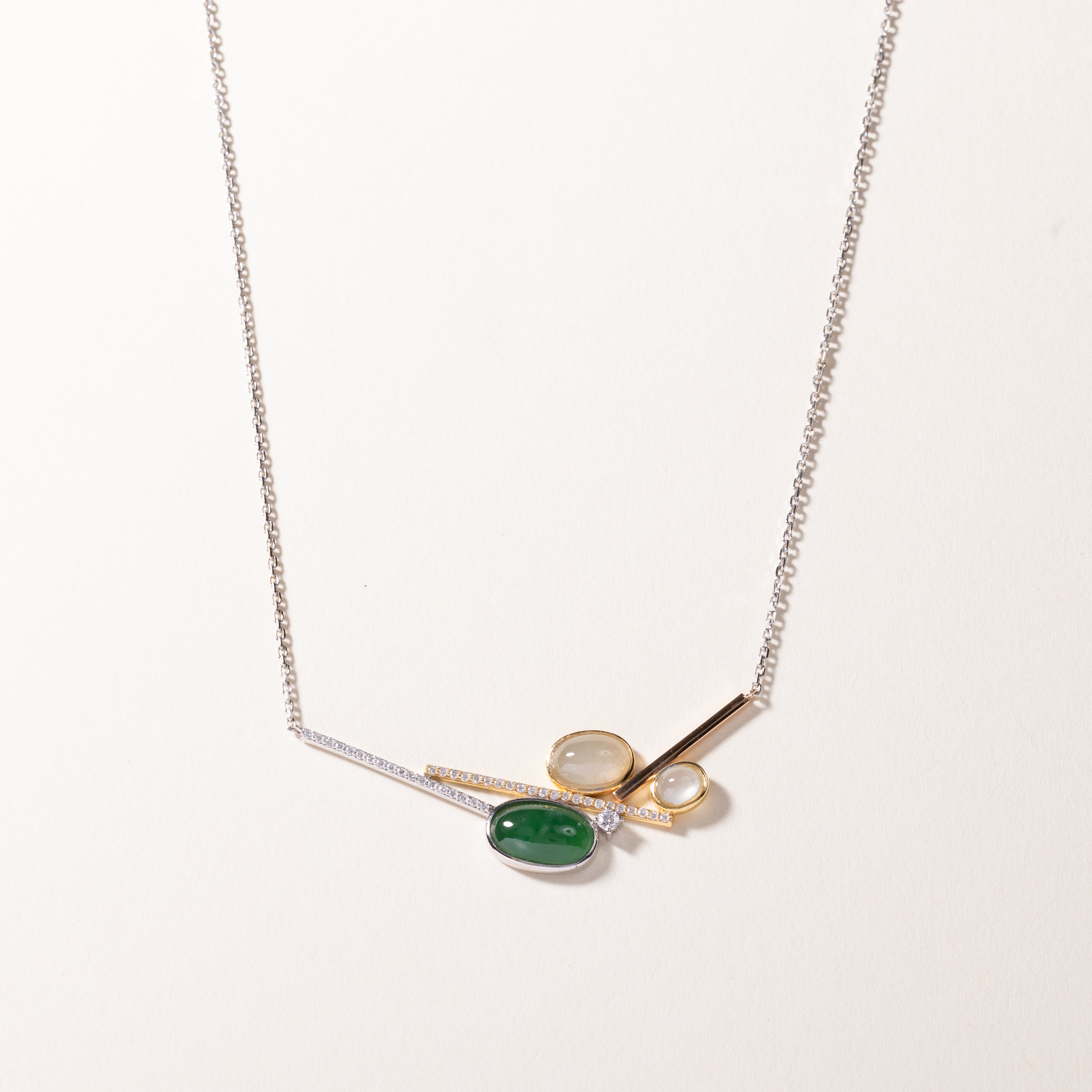 Collier bicolore or, diamants et jade | 0,41 ct | 43-46 cm 