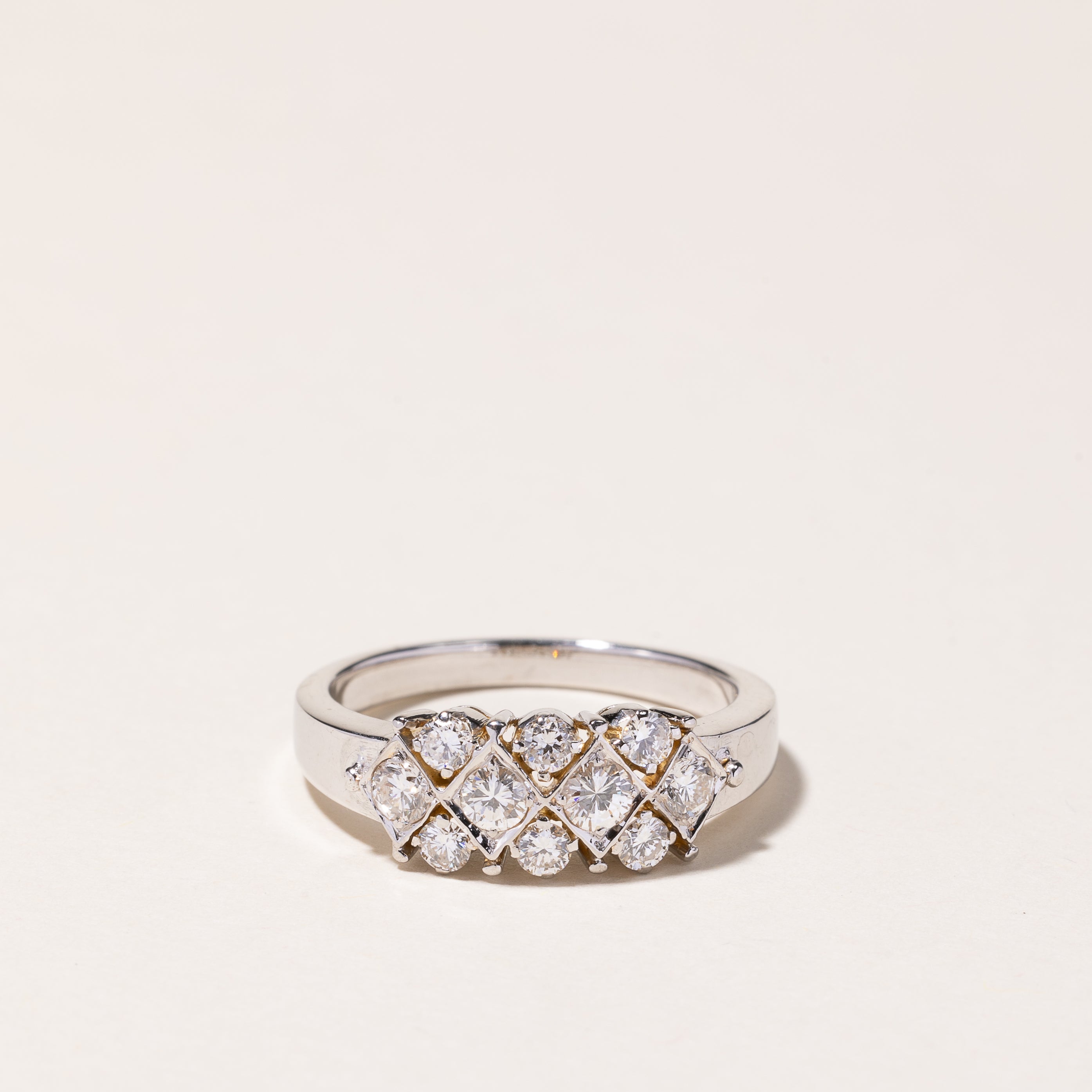 Bague en or blanc 14 carats sertie de trois rangées de diamants | 0,79 ct au total | Taille 8,25 