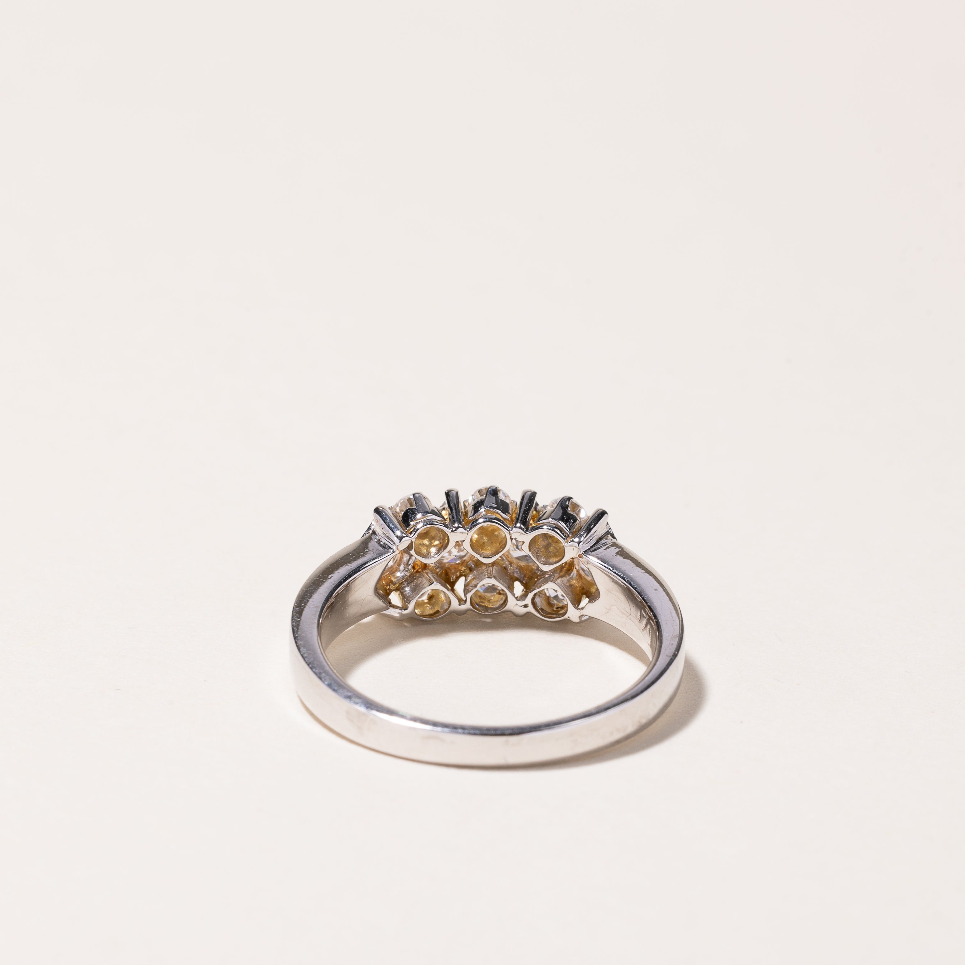 Bague en or blanc 14 carats sertie de trois rangées de diamants | 0,79 ct au total | Taille 8,25 
