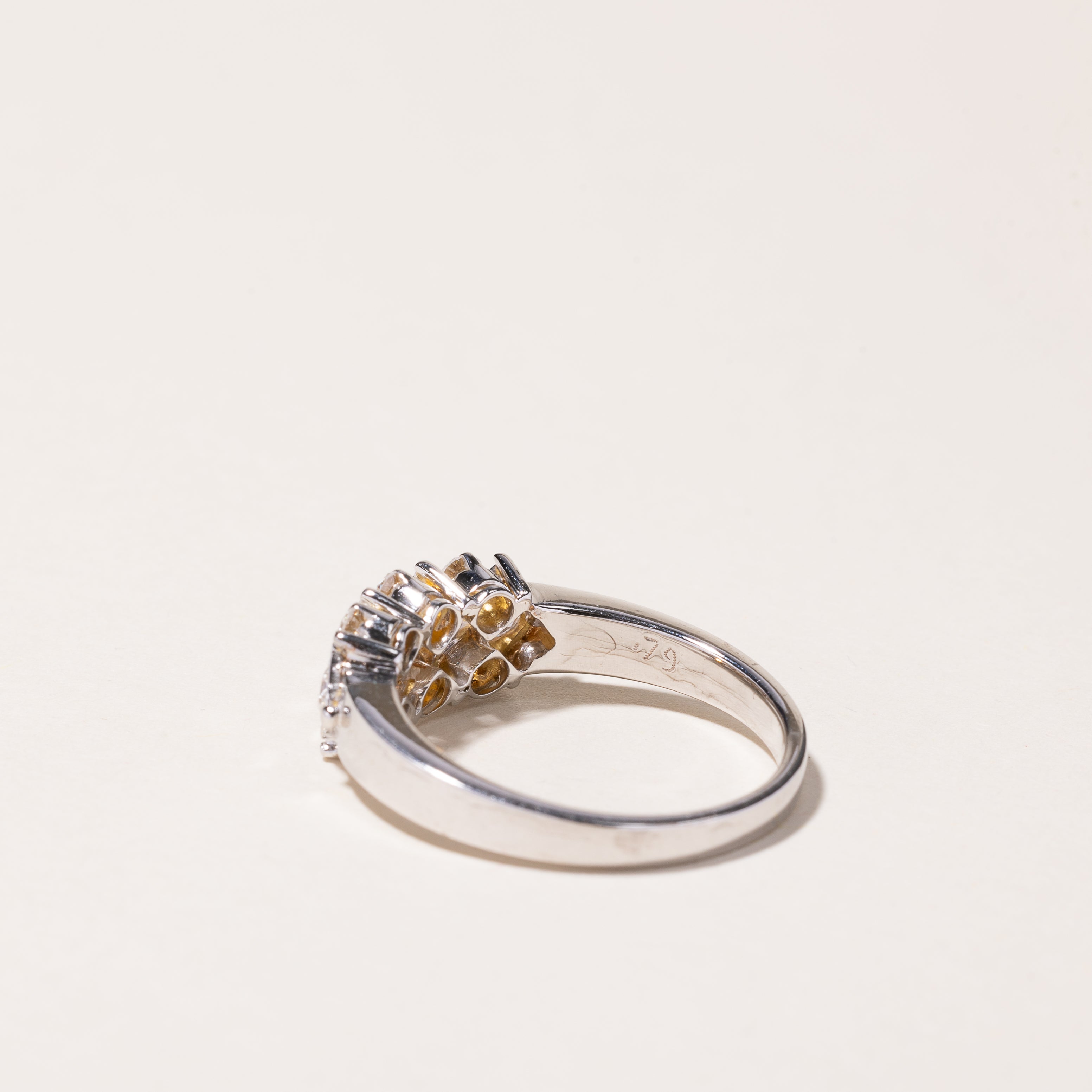 Bague en or blanc 14 carats sertie de trois rangées de diamants | 0,79 ct au total | Taille 8,25 