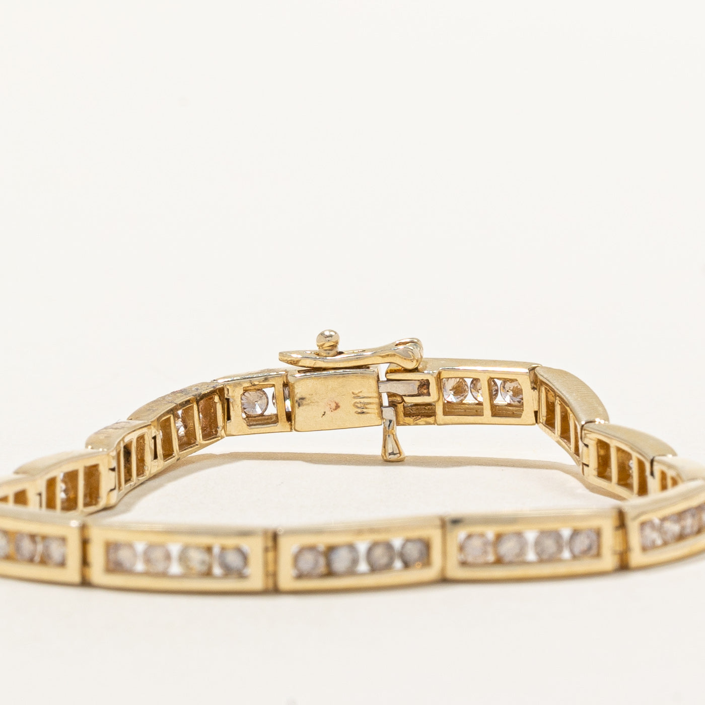 Bracelet serti de diamants en canal | 2,39 ct au total | 6,5 po | 