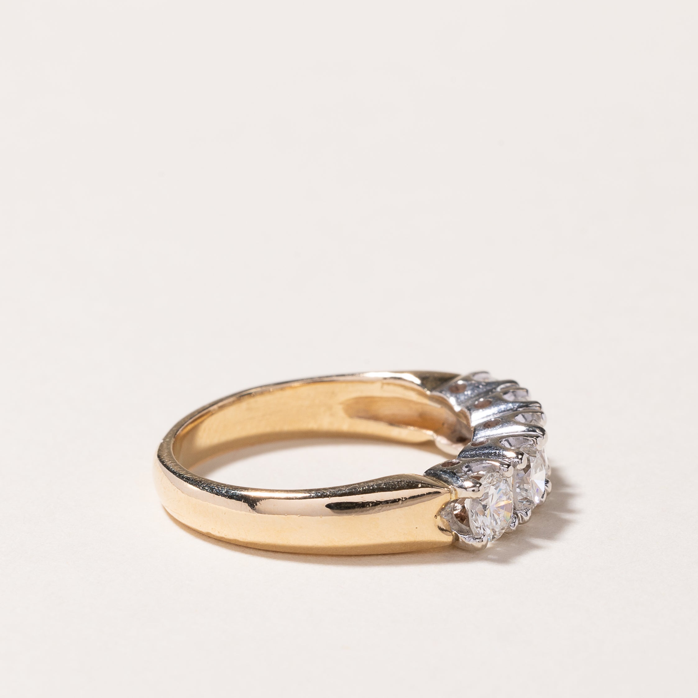 Bague en or jaune 14 carats sertie de cinq diamants | 0,87 ct au total | Taille 5,25 