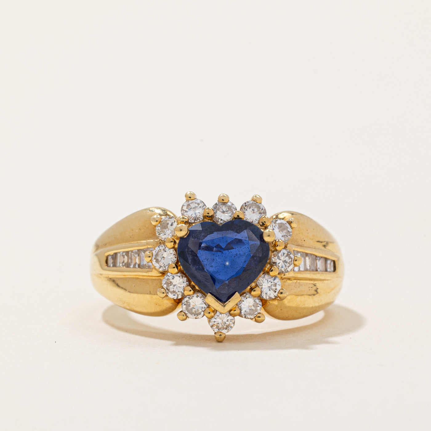 Bague cœur halo saphir et diamants | 0,89 ct, 0,52 ct au total | Taille 6,25 | 