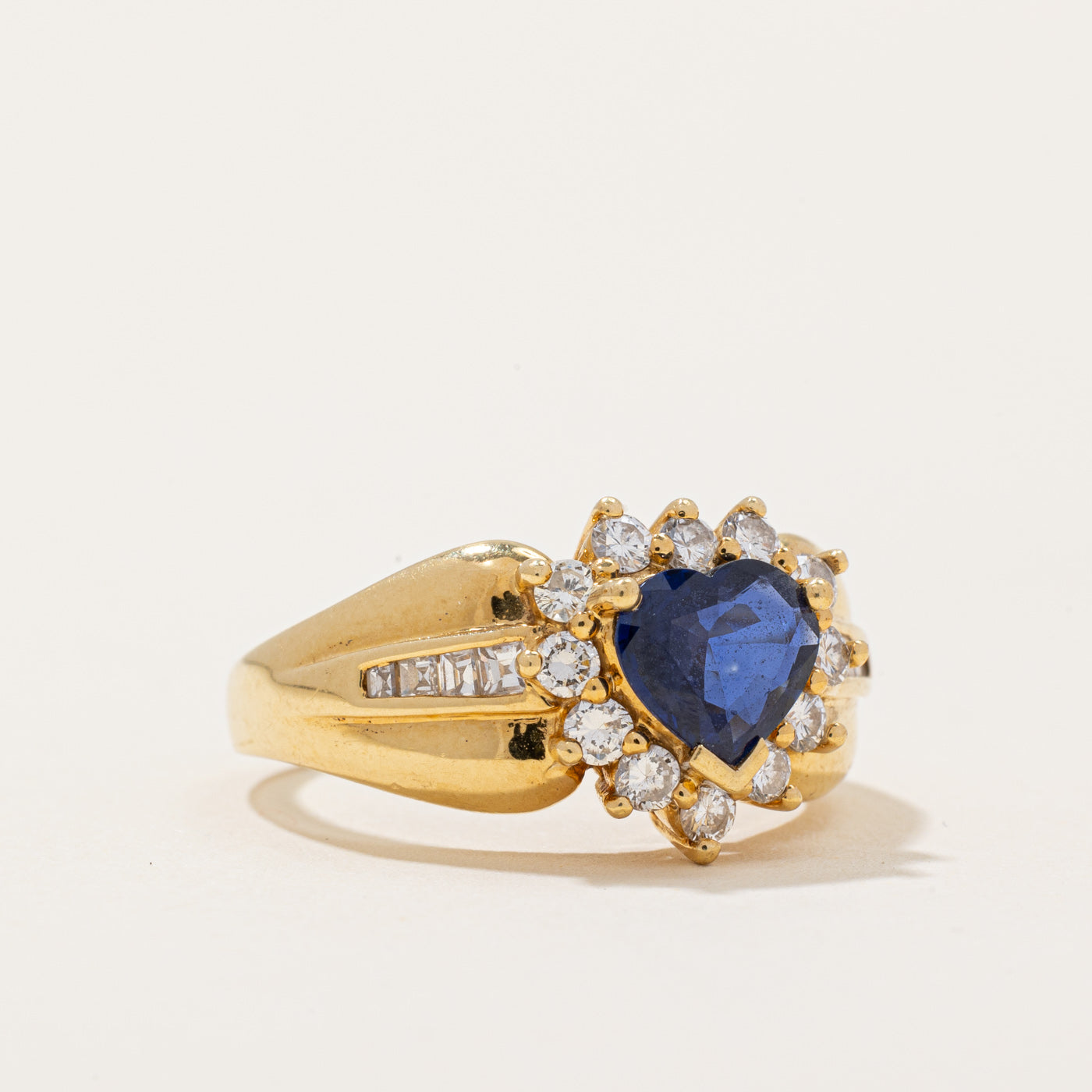 Bague cœur halo saphir et diamants | 0,89 ct, 0,52 ct au total | Taille 6,25 | 