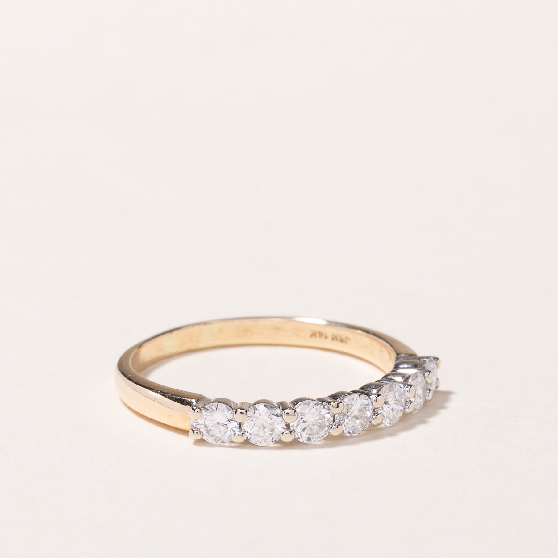 Bague en or jaune 14 carats sertie de sept diamants | 0,70 ct au total | Taille 8 
