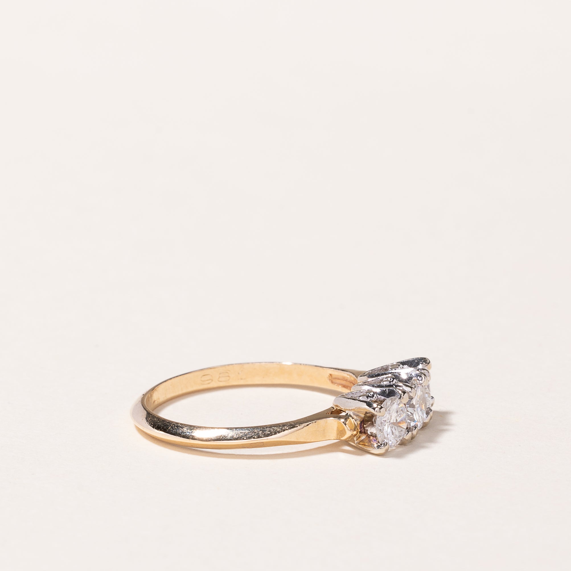 Bague trois diamants en or jaune 14 carats | 0,76 ct au total | Taille 6,25 