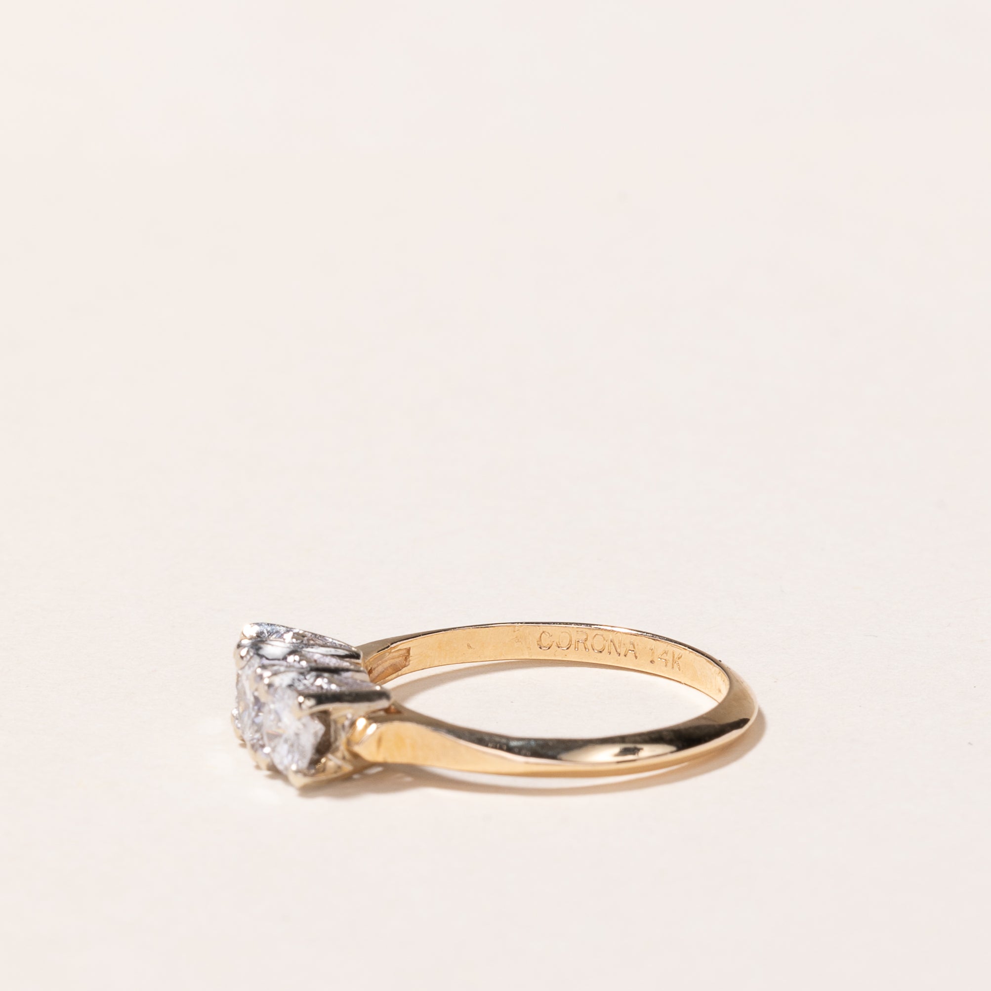 Bague trois diamants en or jaune 14 carats | 0,76 ct au total | Taille 6,25 