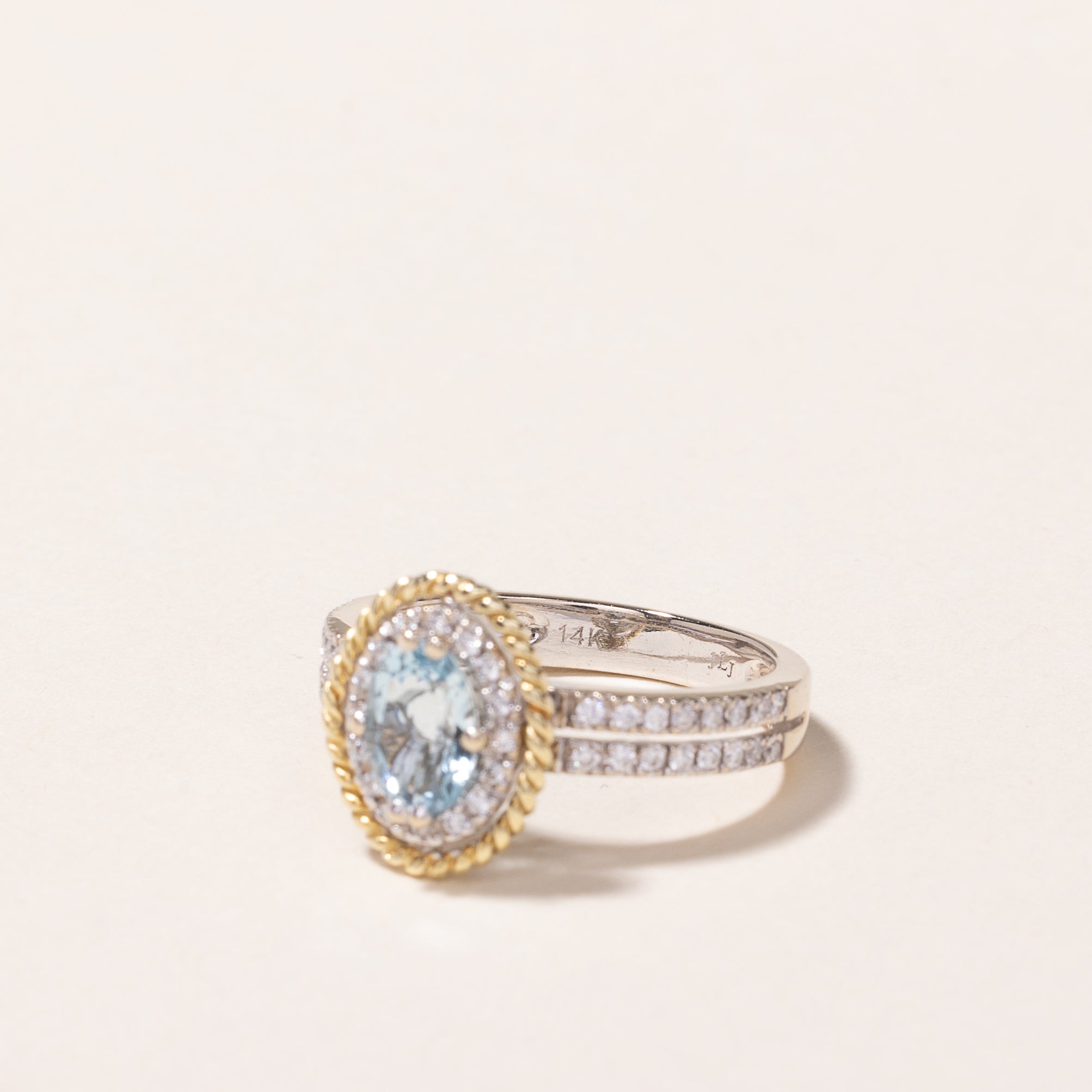 Bague en aigue-marine et diamants | 0,65 ct, 0,27 ct au total | Taille 5,5 