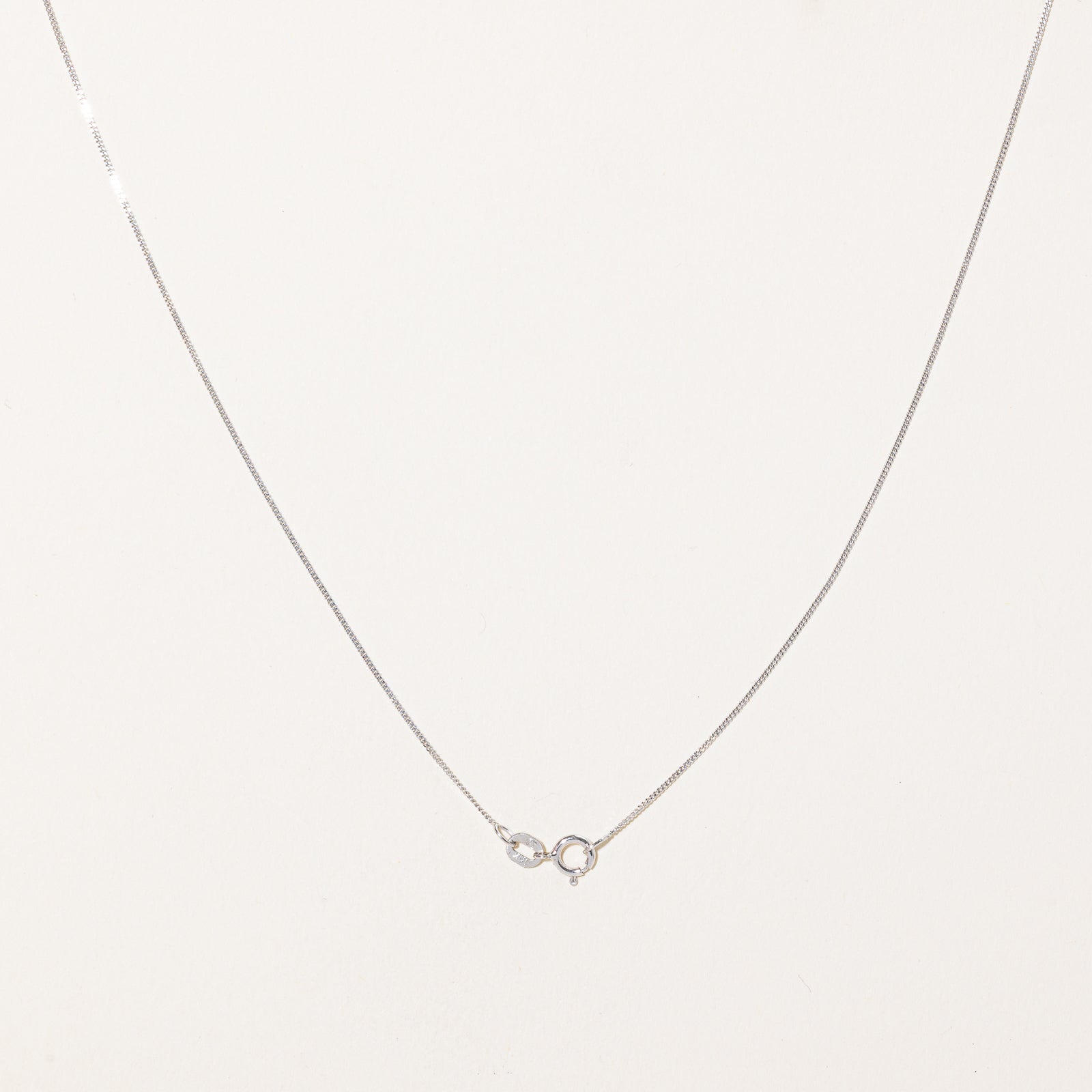 Collier pendentif rubis ovale et diamants | 0,50 ct, 0,02 ct au total | 45,7 cm