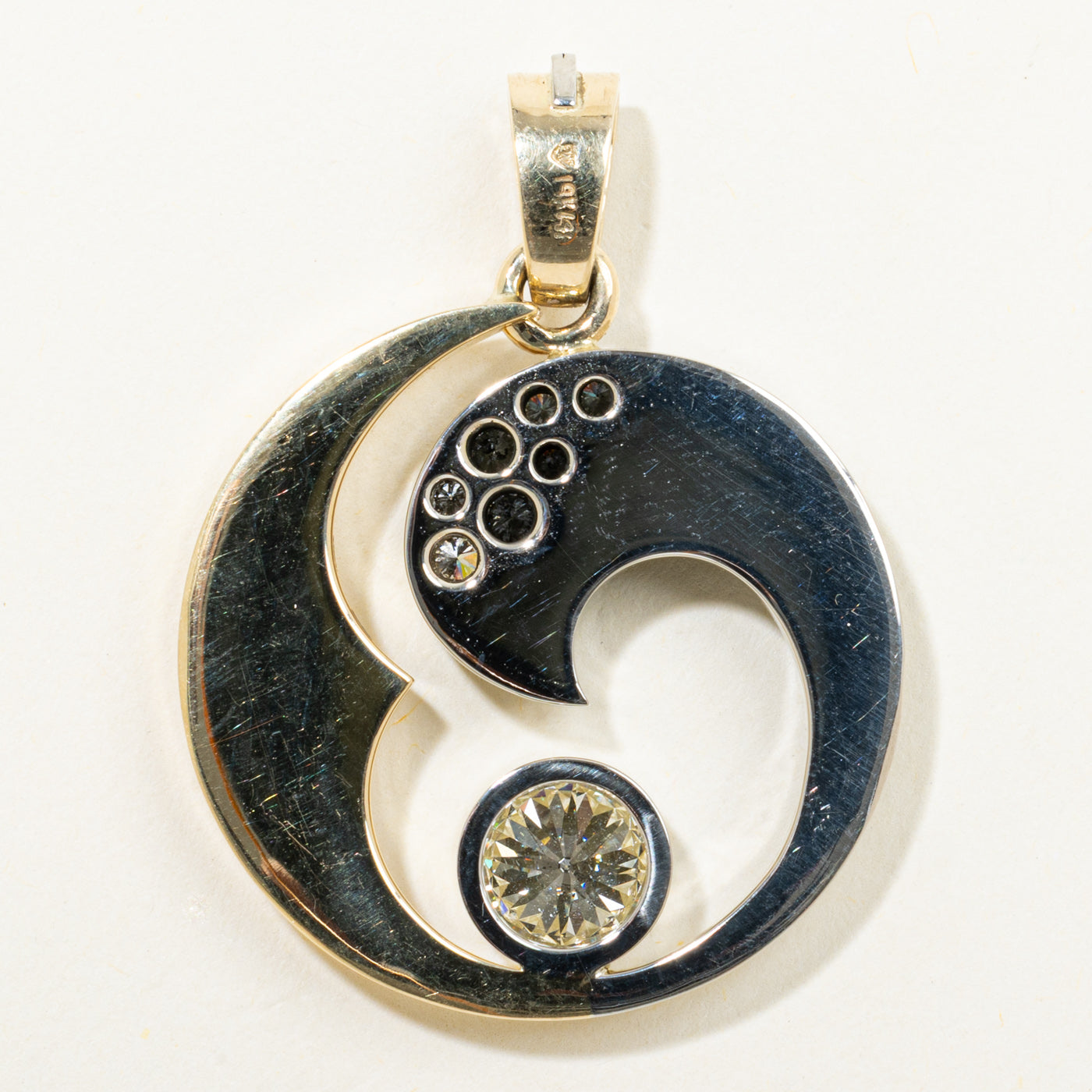 2ct+ Diamond & Onyx Two Tone Pendant | 2.05ct VS2 L/M, 8ct, 0.21ctw | 8ct