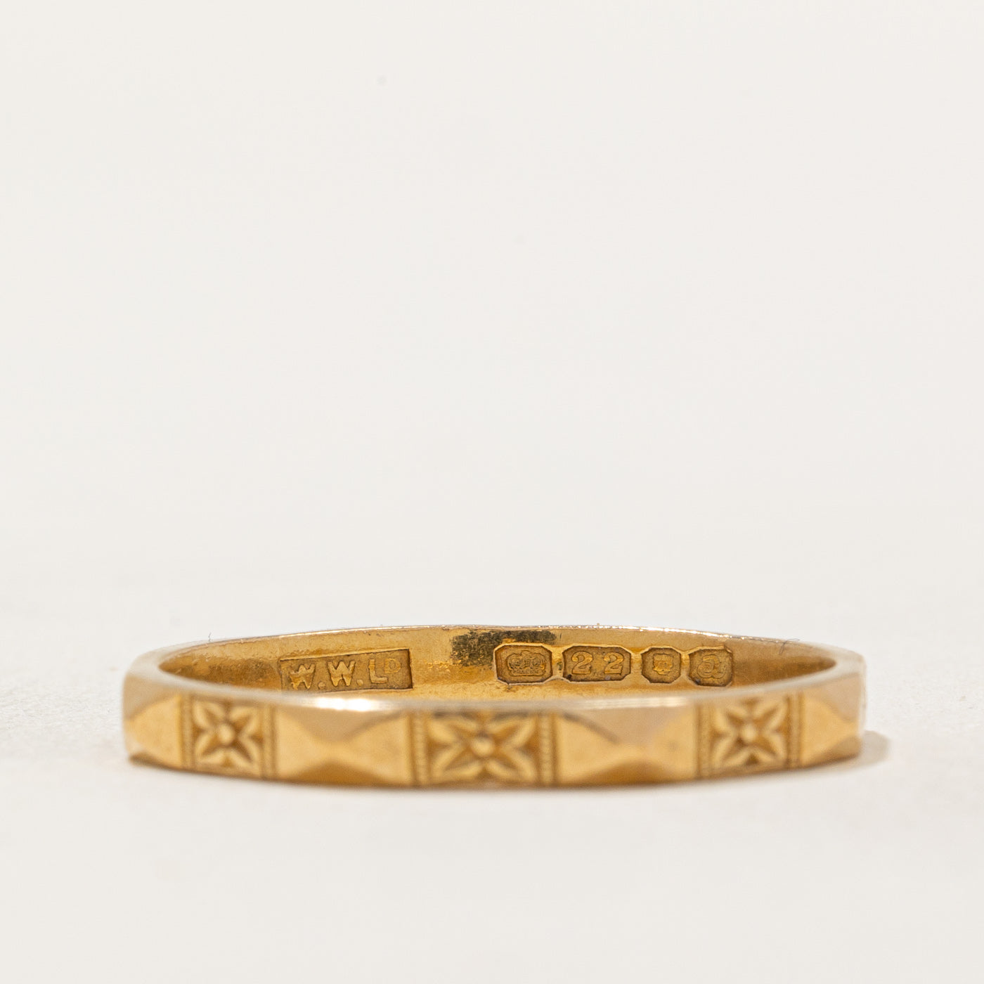 1956 London 22k Yellow Gold Band with Flower Motif | SZ 8.75 |