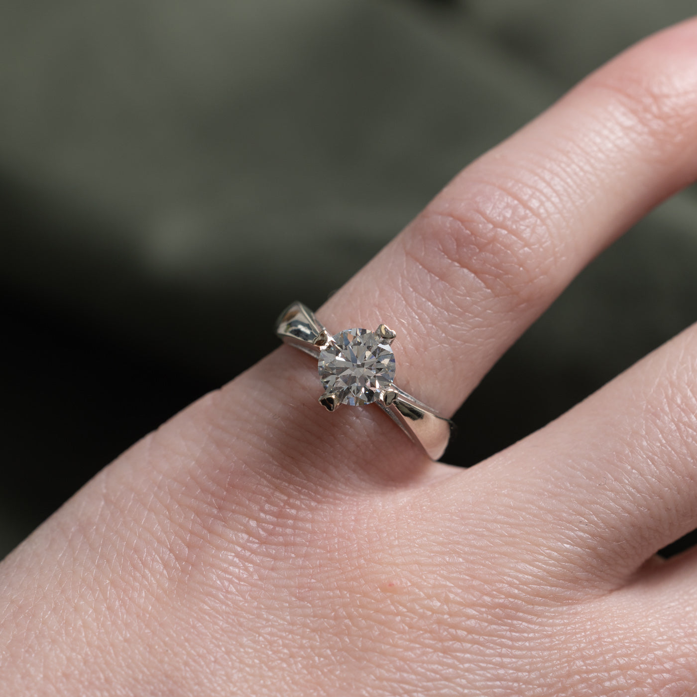 GIA Diamond Solitaire Reverse Tapered Ring | GIA 1.01ct VS1 E Ex | SZ 3.75