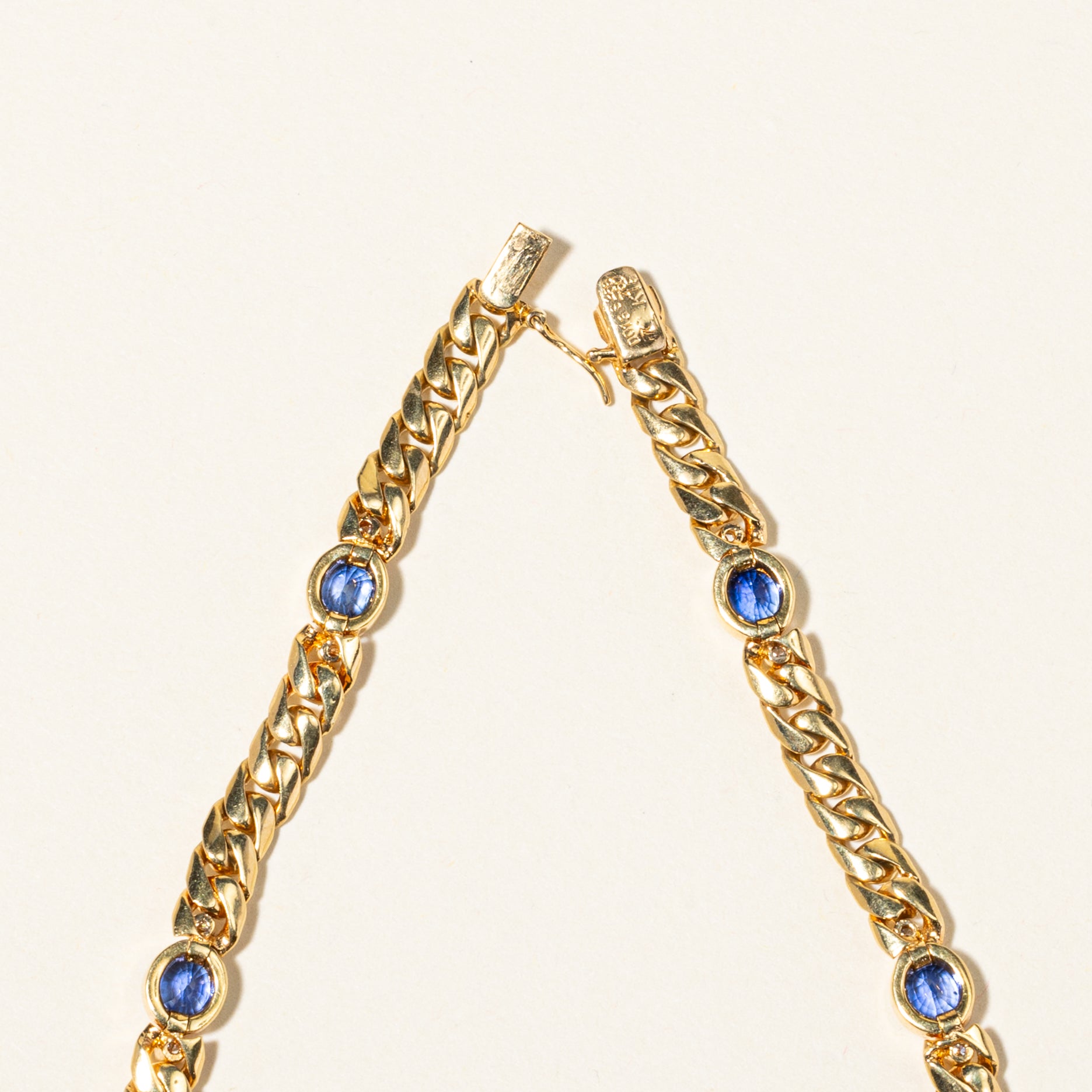 Bracelet en or jaune 18 carats serti de diamants et de saphirs | 0,13 ct au total, 2,58 ct au total | 18,4 cm 