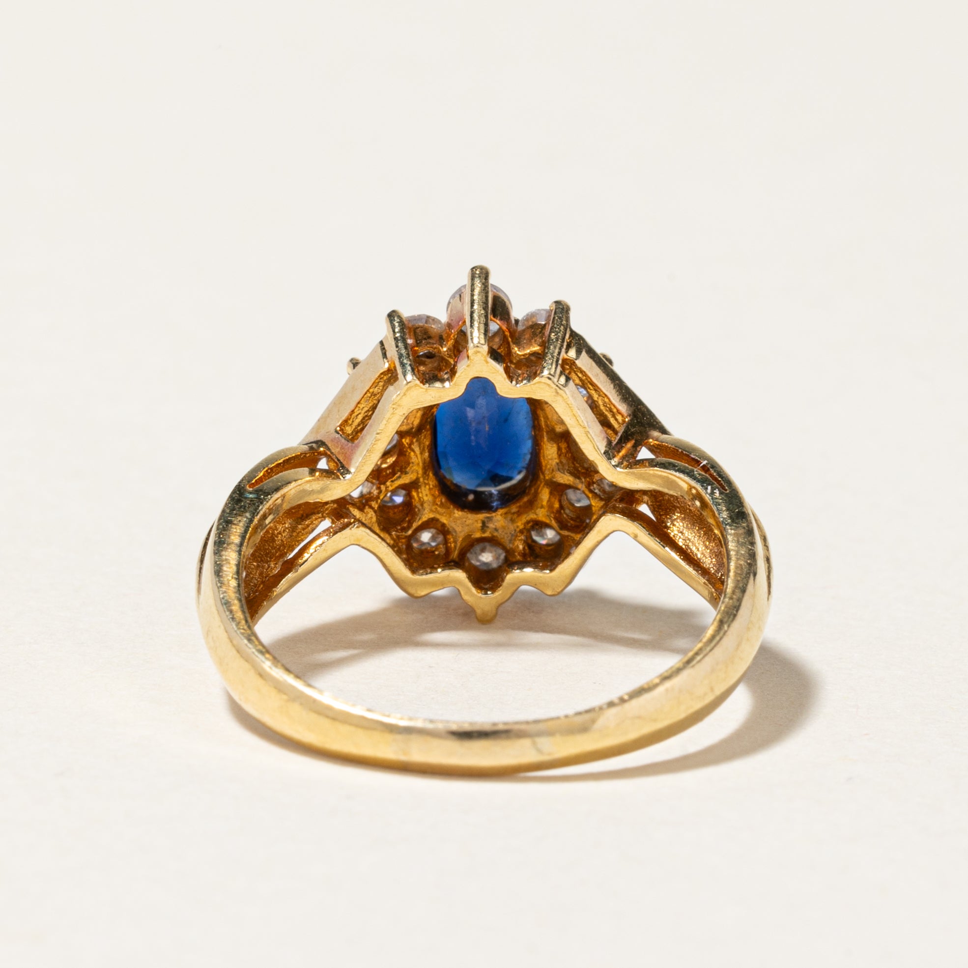 Bague halo en or jaune 18 carats sertie de saphirs et de diamants | 0,62 ct, 0,33 ct au total | Taille 5 