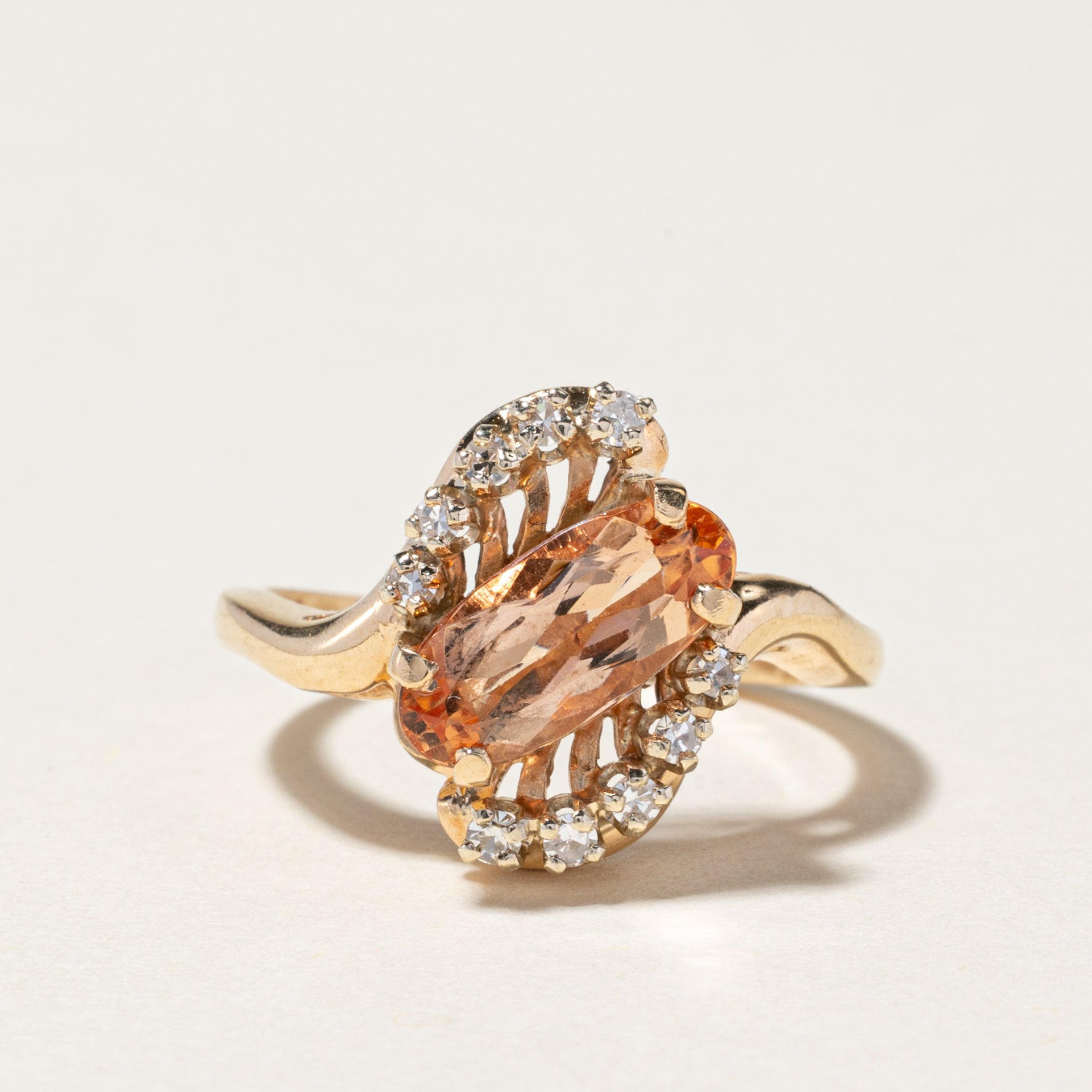 Bague en or jaune 14 carats, morganite et diamants | 1,30 ct, 0,16 ct au total | Taille 6,5 