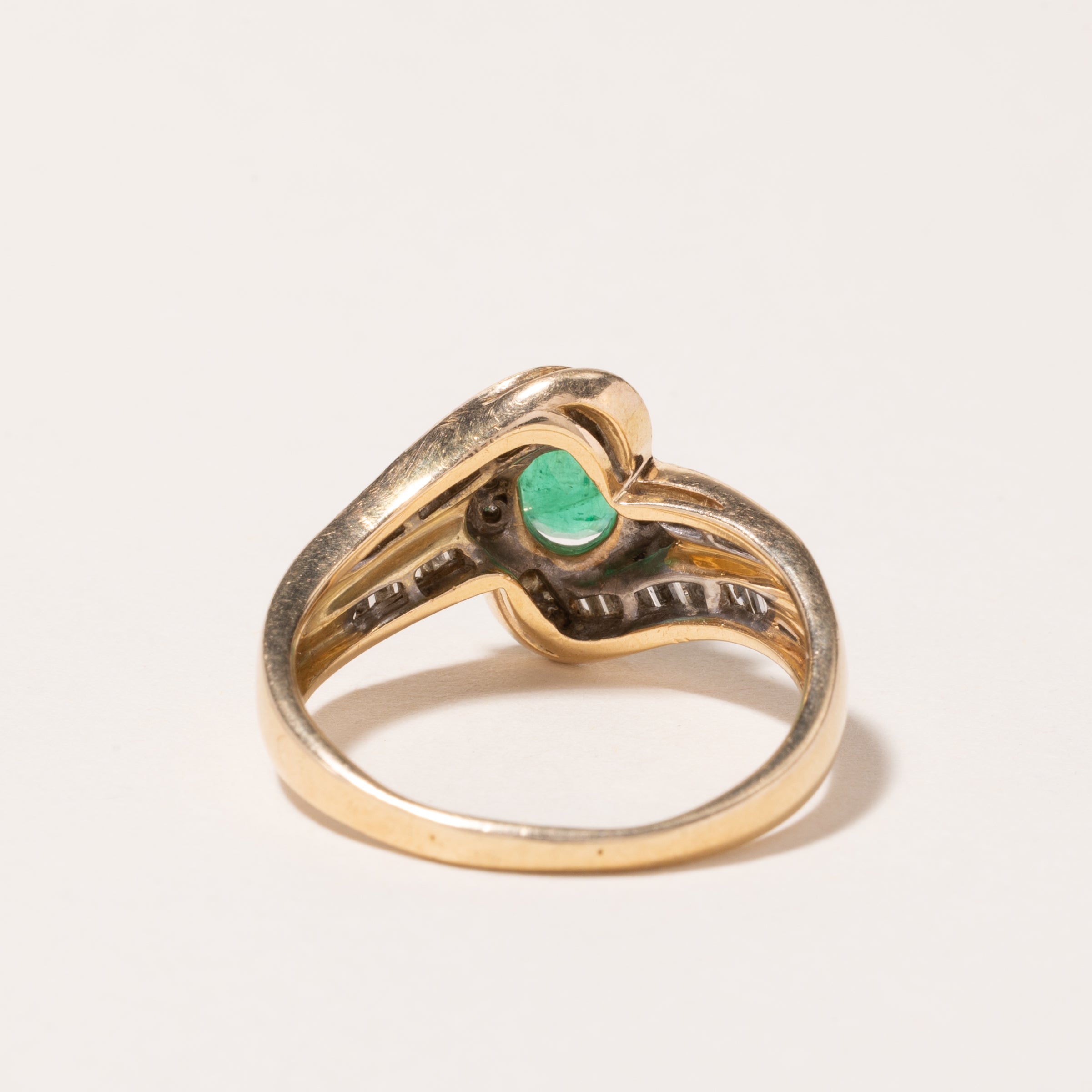 Bague en or jaune 14 carats sertie d'émeraudes et de diamants (0,54 ct, 0,76 ct au total) | Taille 9 