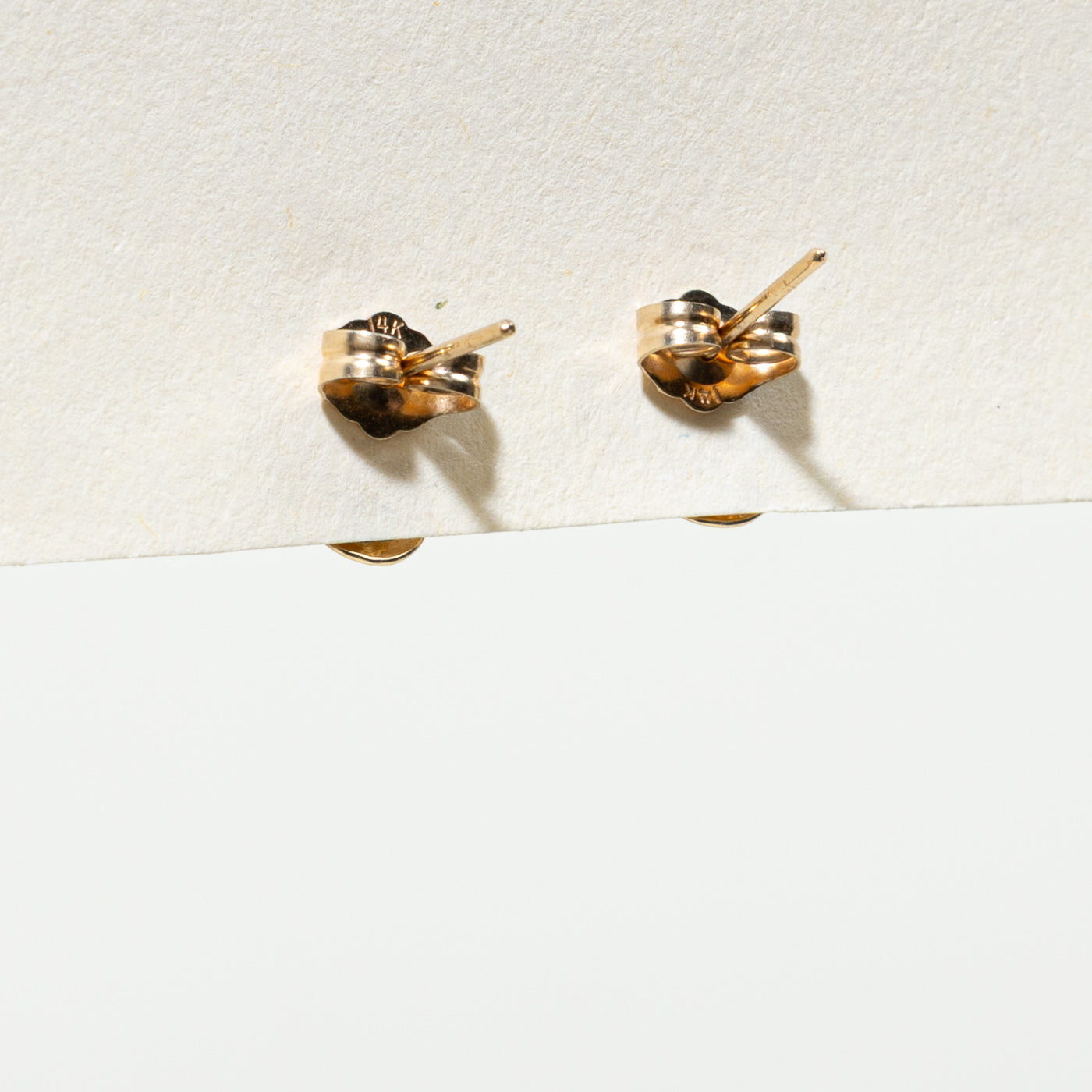 Boucles d'oreilles puces en or 14 carats, cabochon ovale en améthyste | 4,00 ct