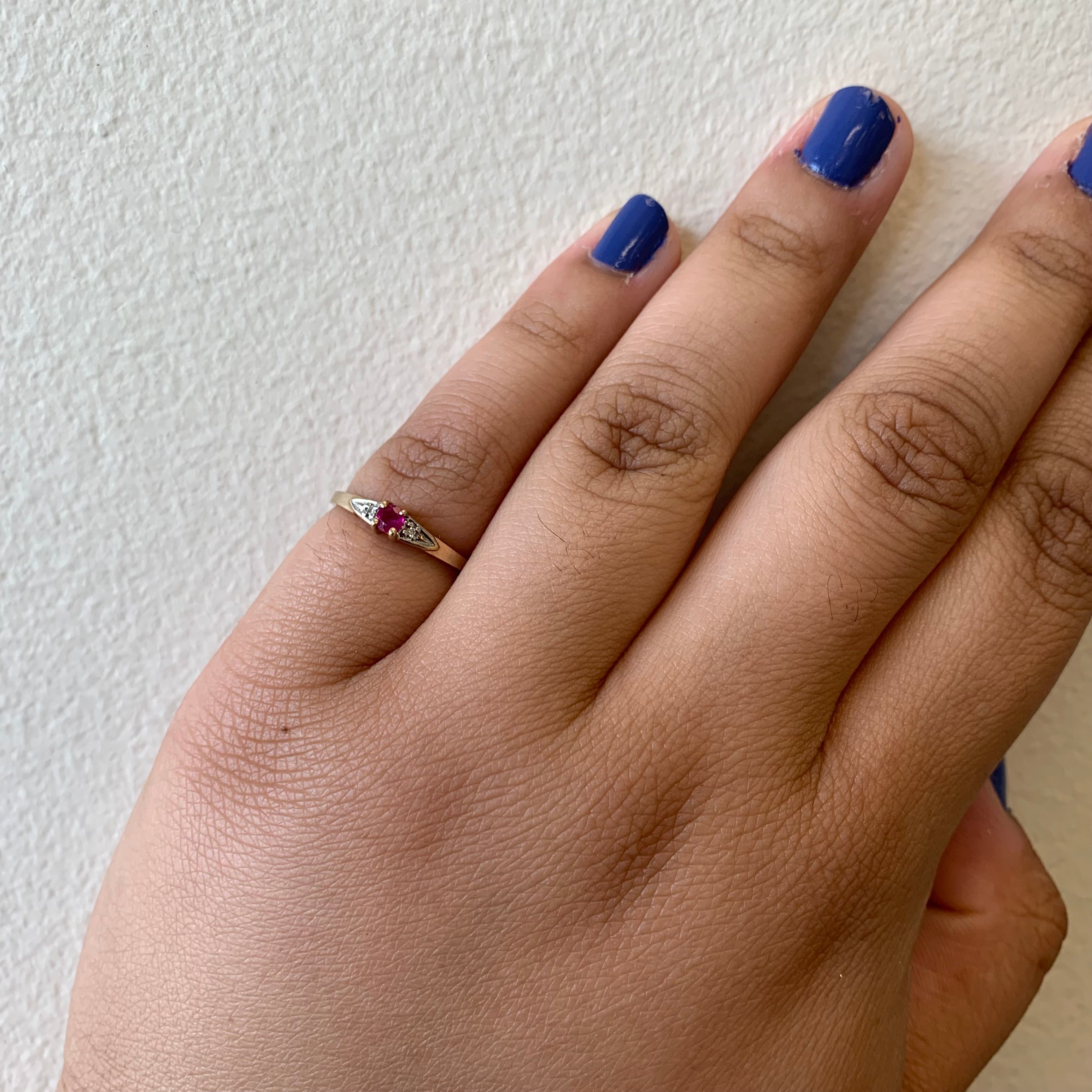 Bague rubis et diamants | 0,12 ct, 0,01 ct | Taille 5,5 |
