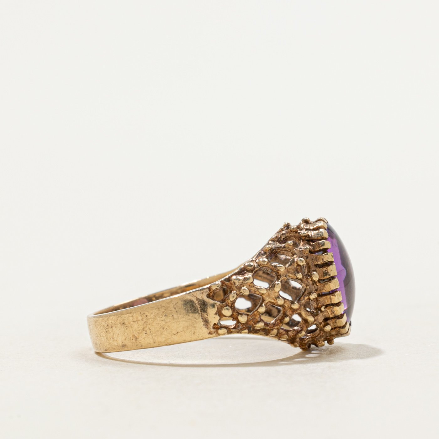 10K Ring with Oval Buff Cut Synthetic Sapphire
