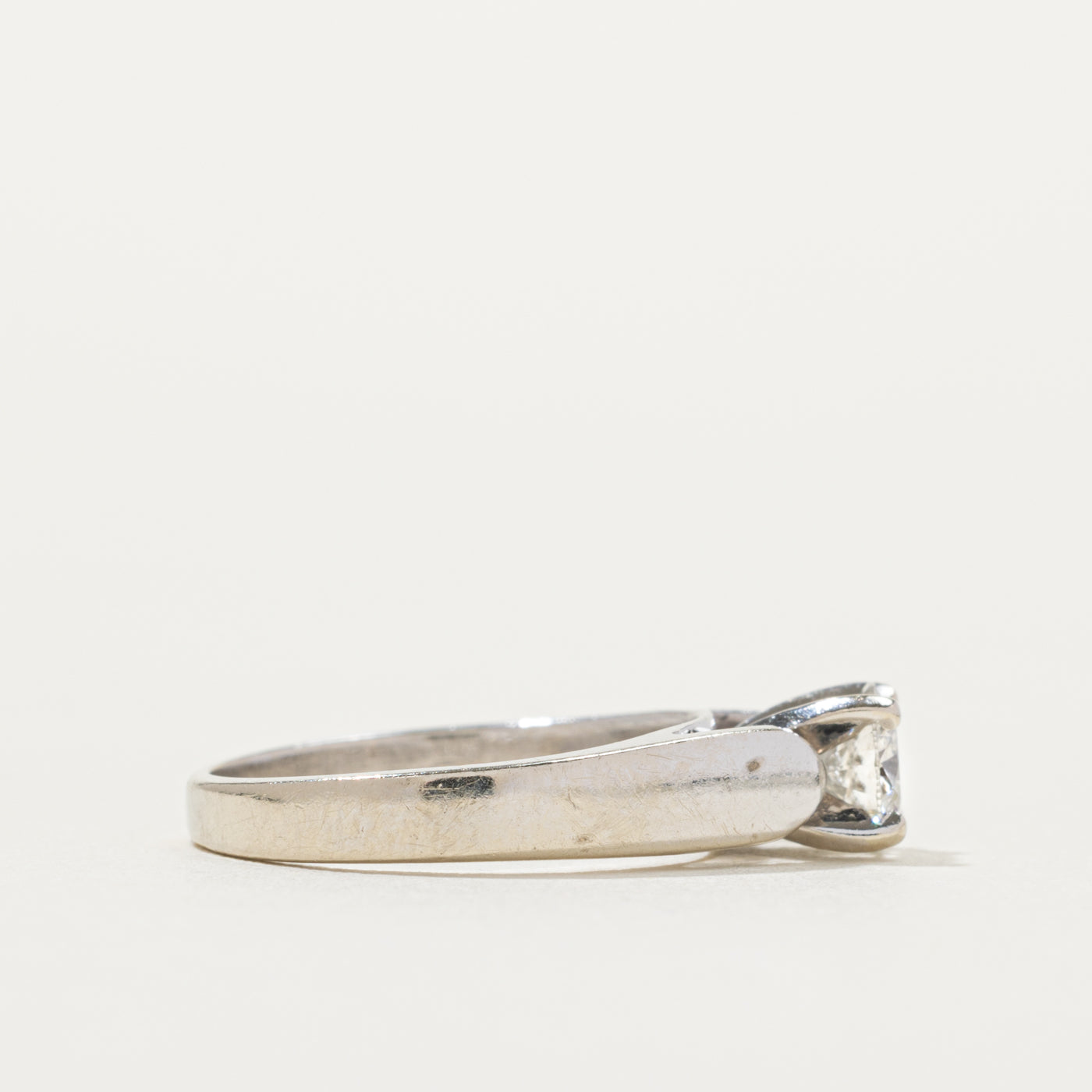 Bague en or blanc 14 carats (801-723) avec diamant | Taille 4,75