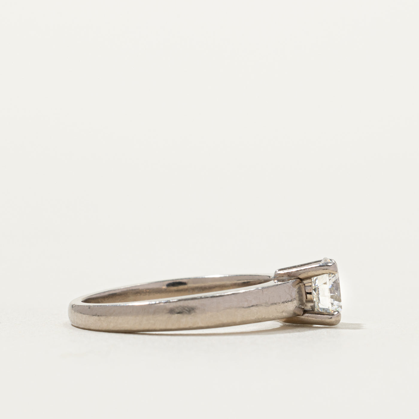 Bague en or blanc 18 carats (801-731) avec diamant | Taille 5,25