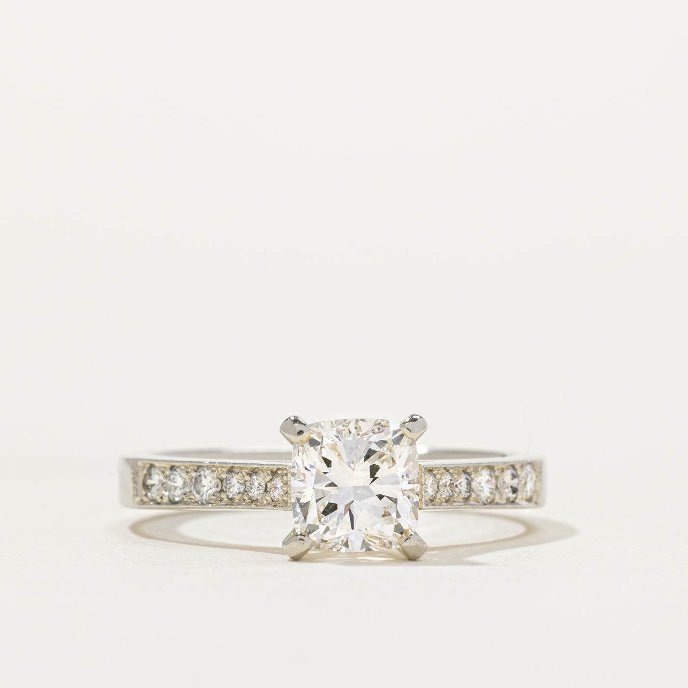 Bague en or blanc 19 carats (801-738) sertie de diamants | 0,18 ct | Taille 7,5