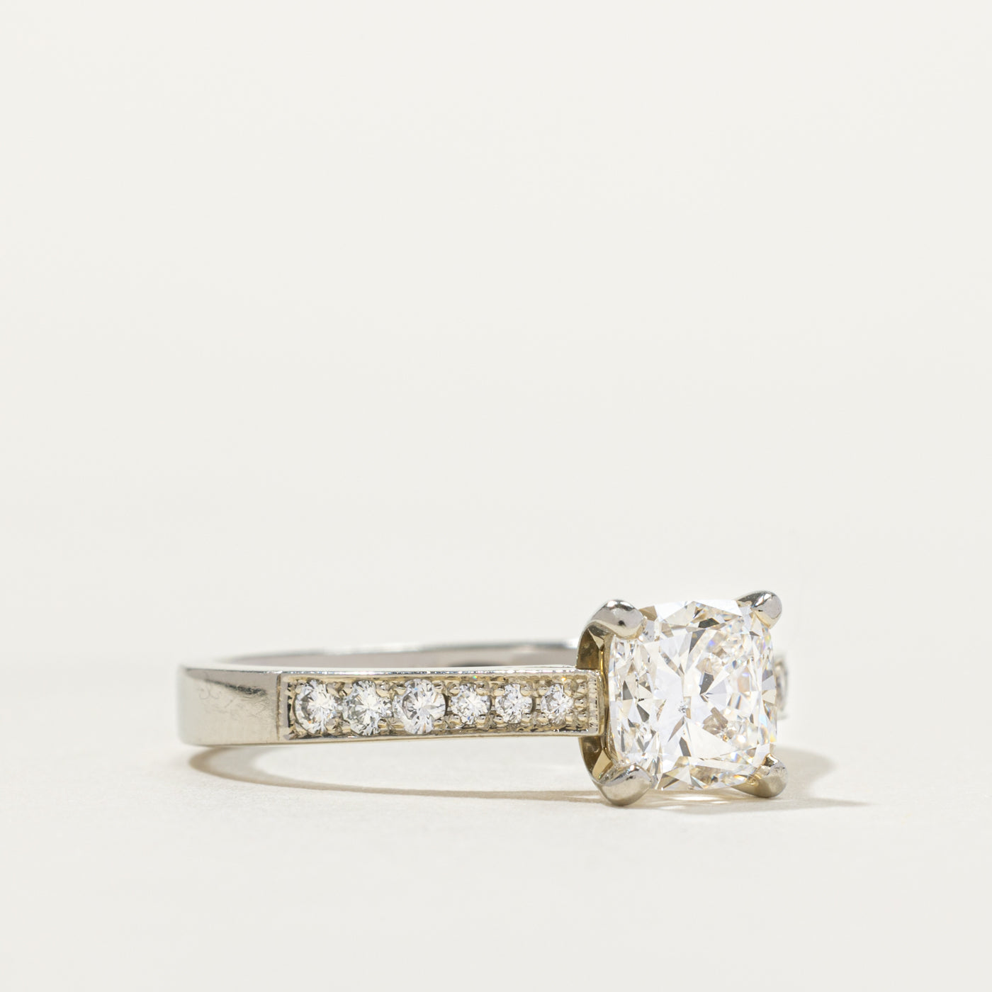 Bague en or blanc 19 carats (801-738) sertie de diamants | 0,18 ct | Taille 7,5