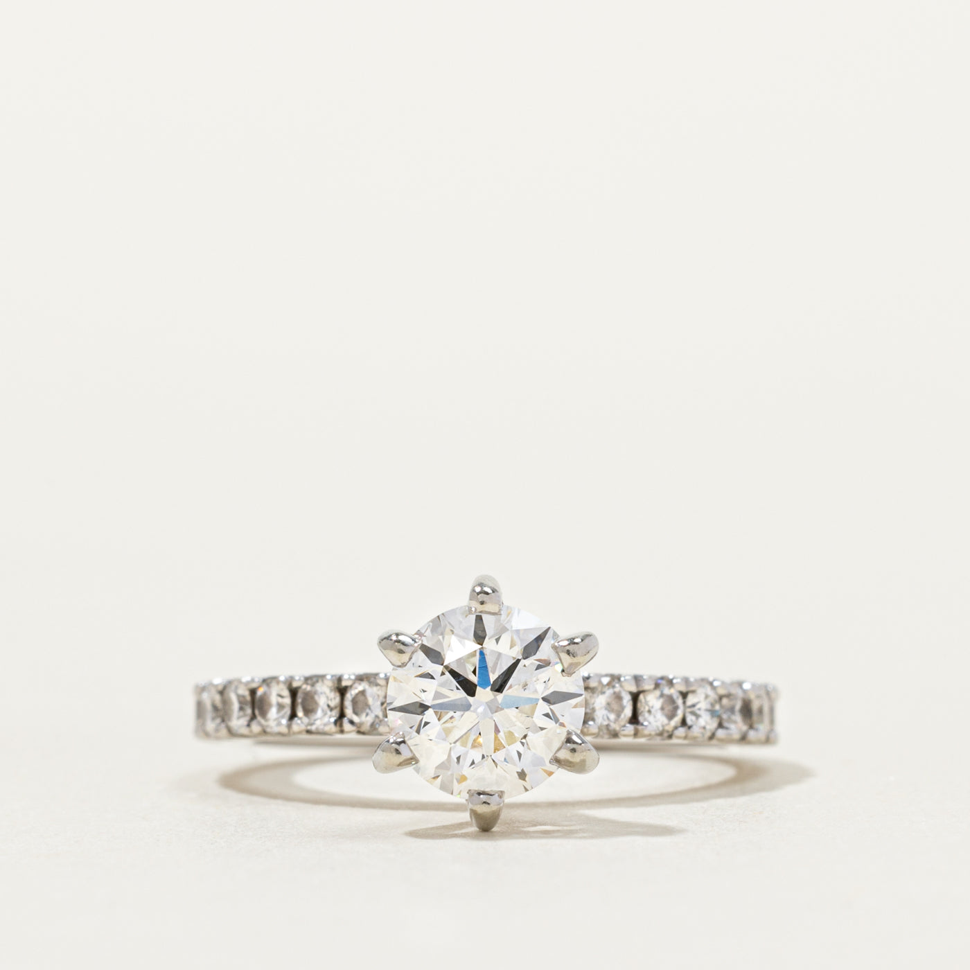 Bague en or blanc 19 carats (801-740) sertie de diamants | 0,40 ct | Taille 3,75