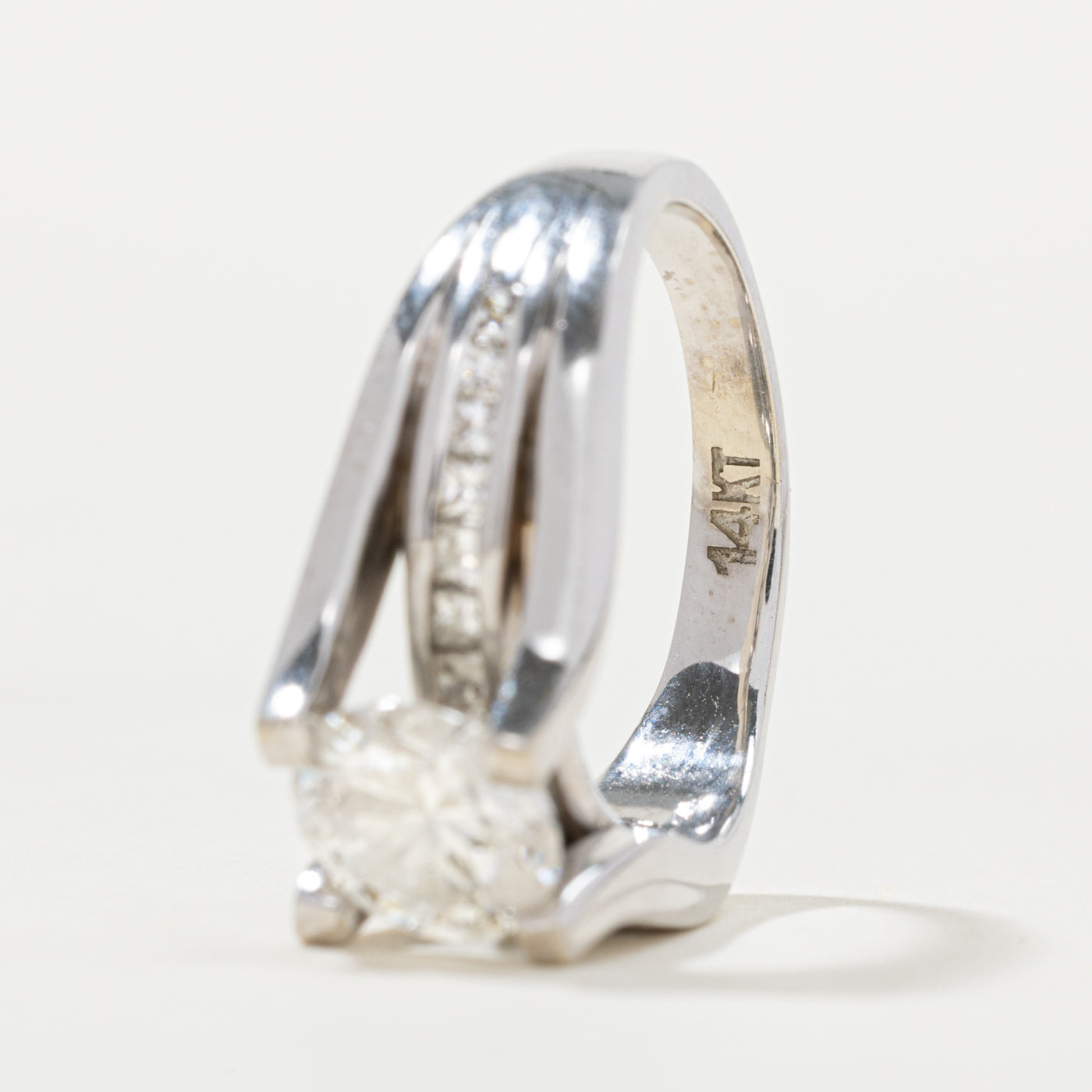 Bague en or blanc 14 carats (801-755) sertie de diamants (0,50 ct au total), taille 5,75