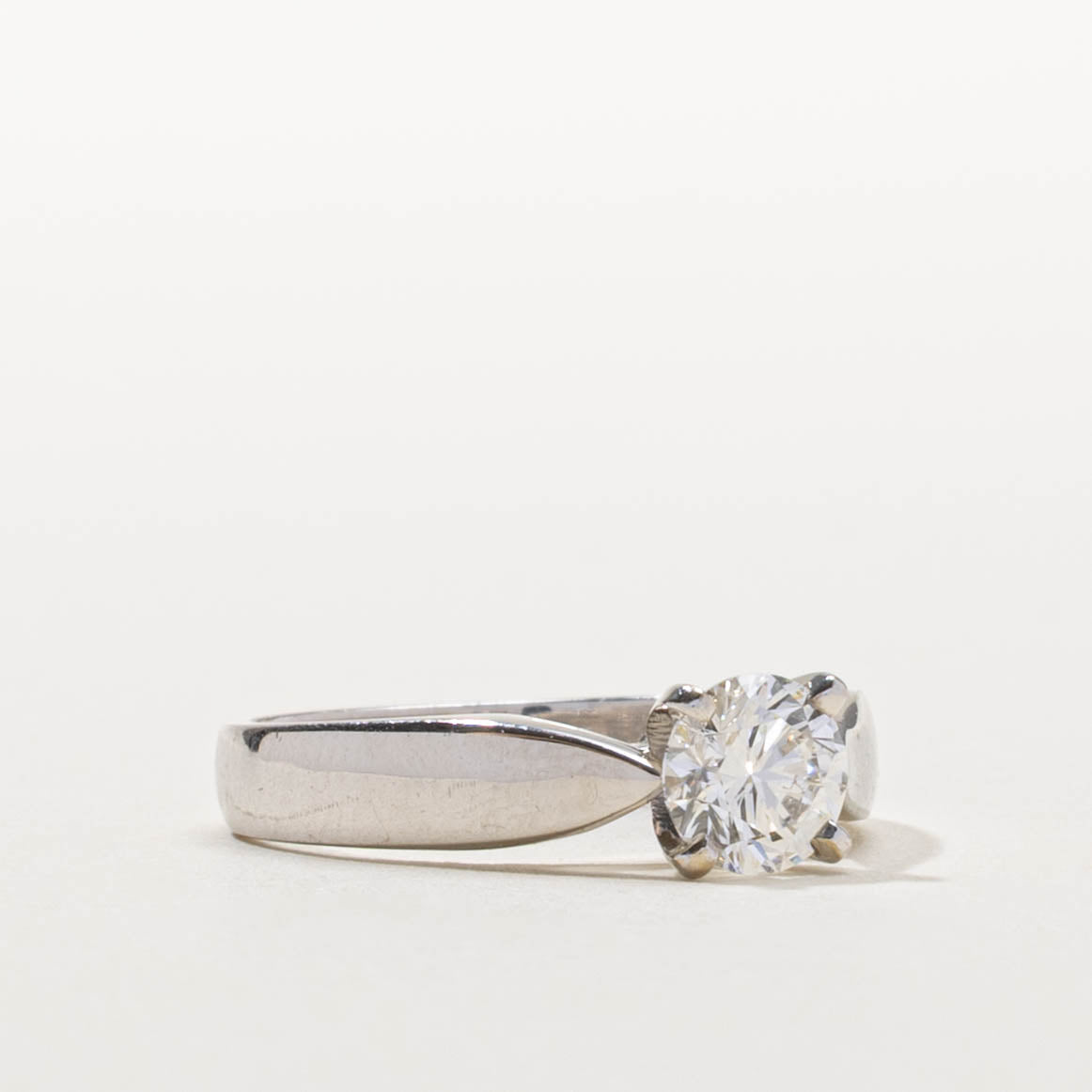 19k Diamond Tapered Engagement Ring | 0.70ct VS2 F | SZ 6