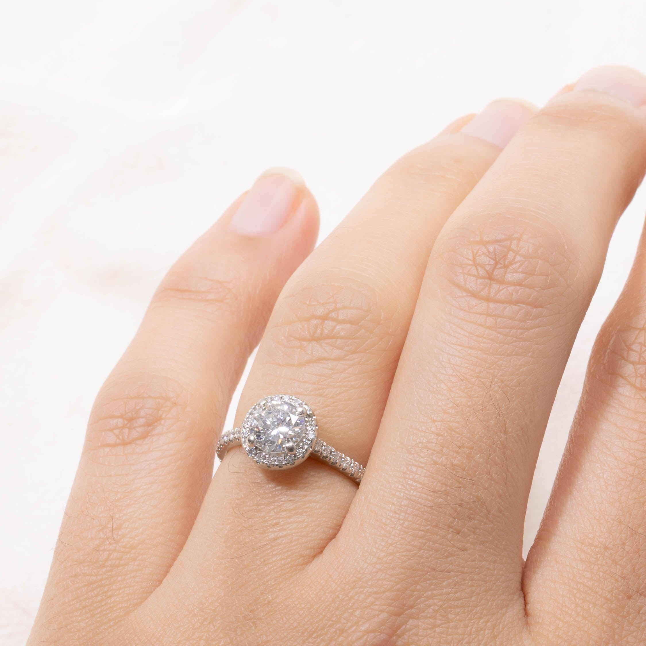 19k Diamond Halo Engagement Ring | 1.00ctw | SZ 4.75