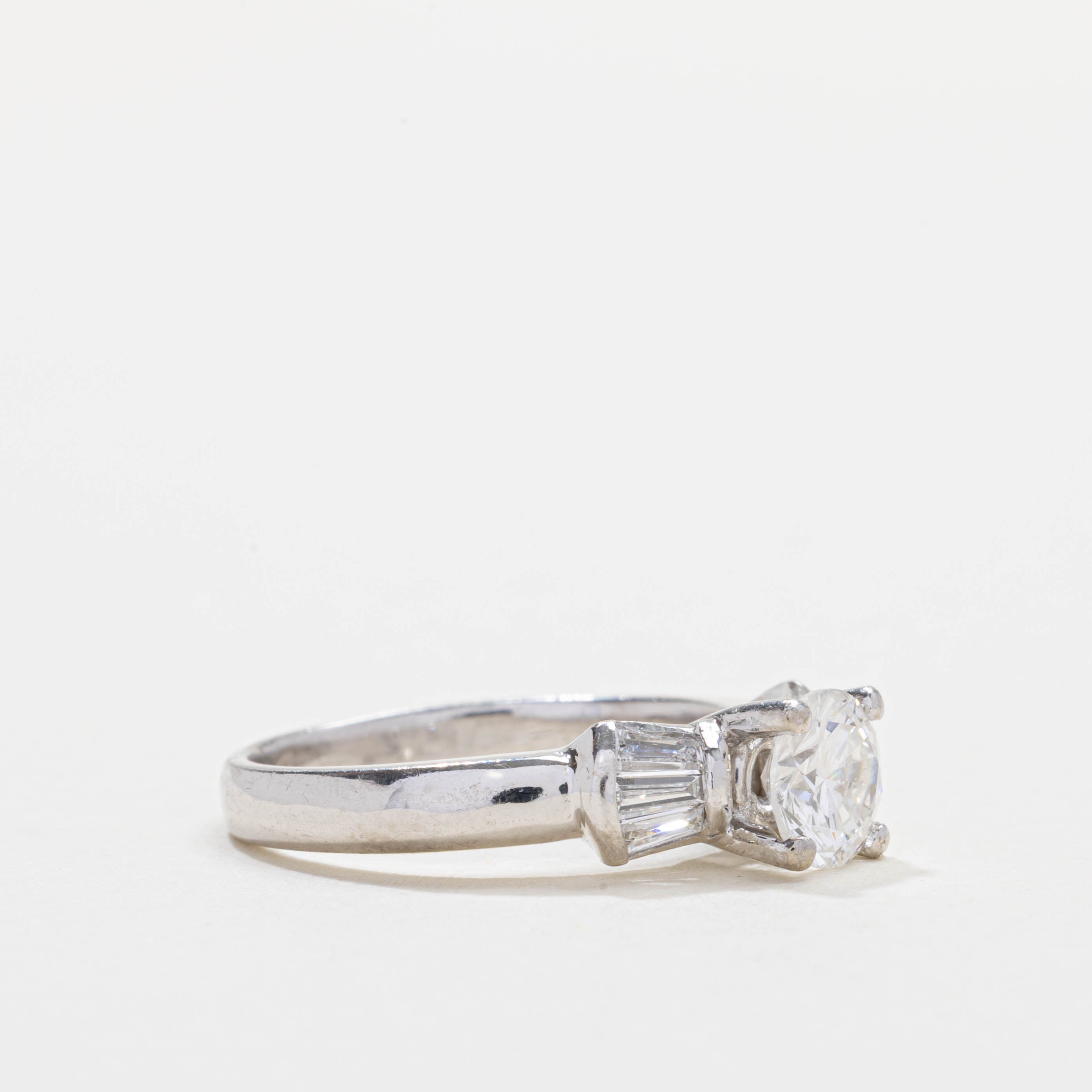 Bague en or blanc 18 carats ornée de diamants | 0,80 ct SI2 G/H, 0,18 ct au total | Taille 6,0