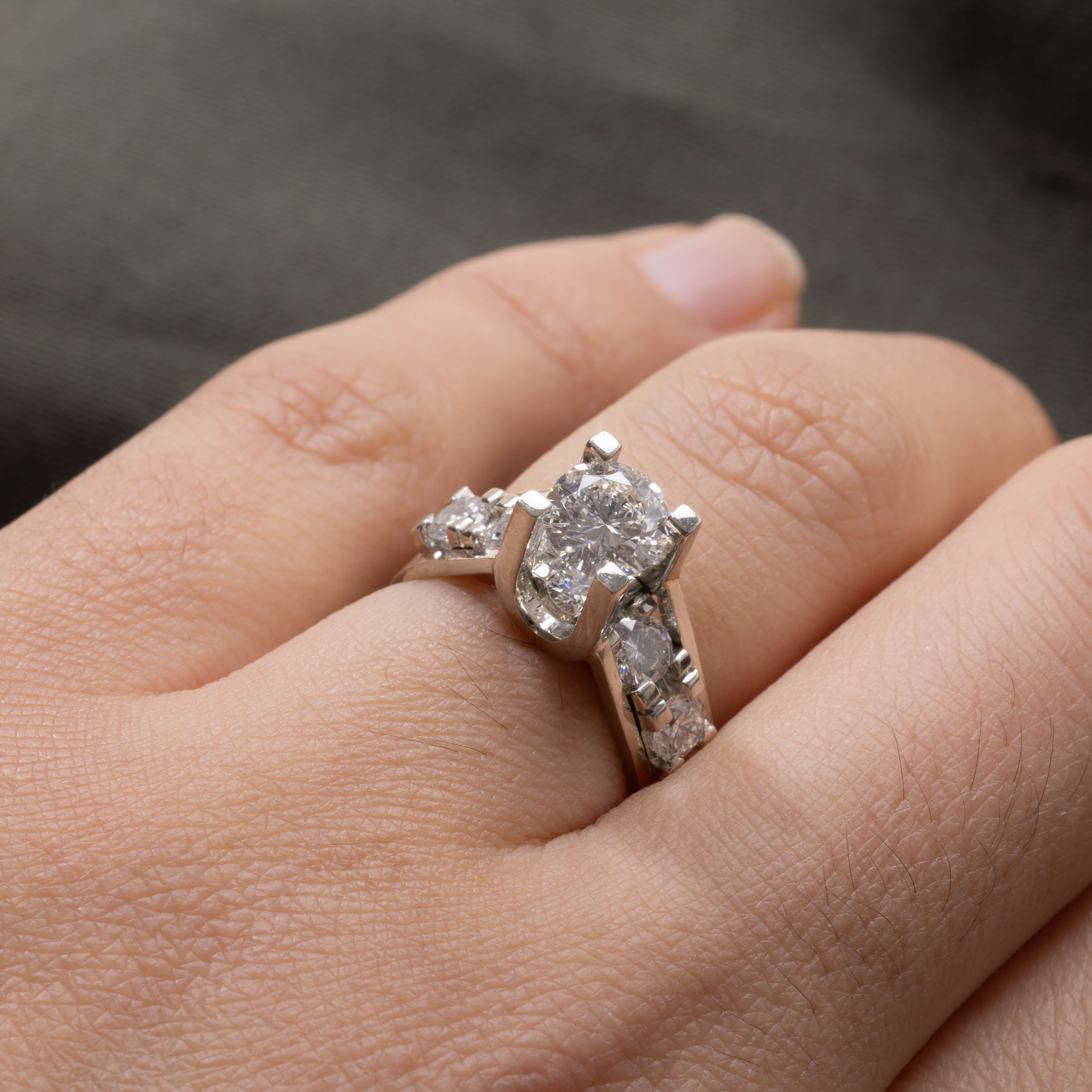 19K High Set Diamond Accented Chunky Ring | 0.84ct VS1 H, 0.73ctw | SZ 4.75