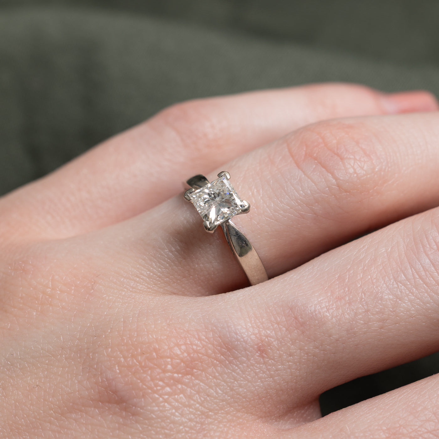 Bague en or blanc 14 carats (801-762) avec diamant | Taille 5,25